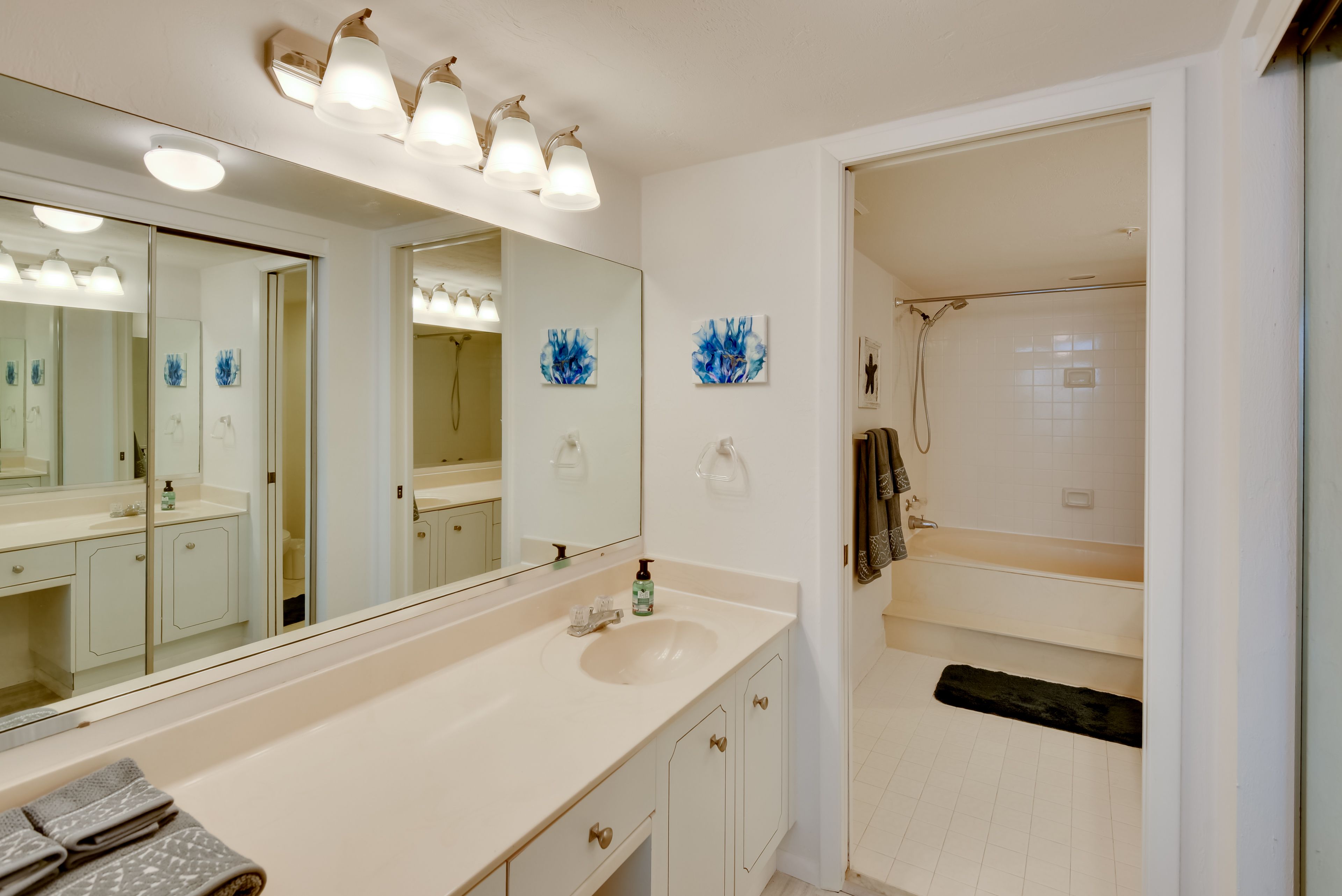 En-Suite Bathroom | Towels Provided | Hair Dryer