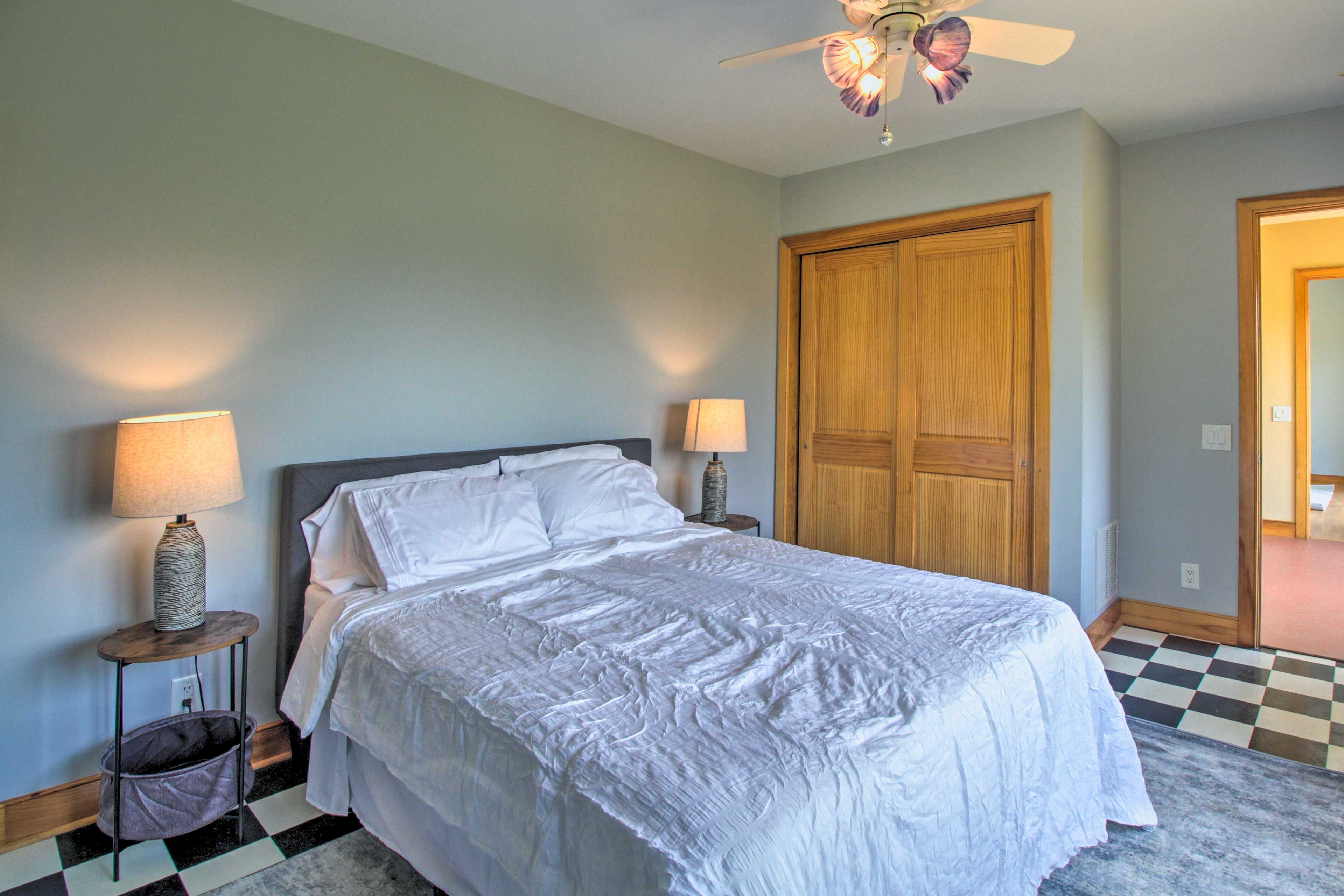 Bedroom 3 | Queen Bed