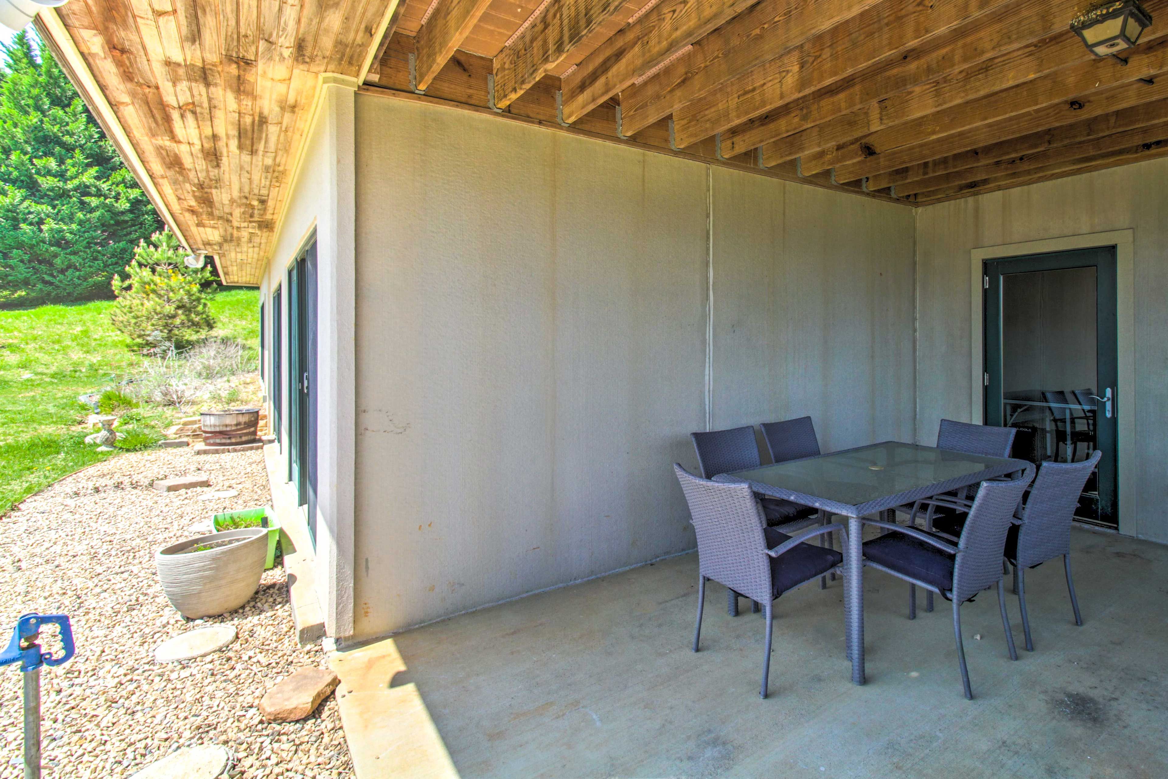Covered Patio | Dining Area