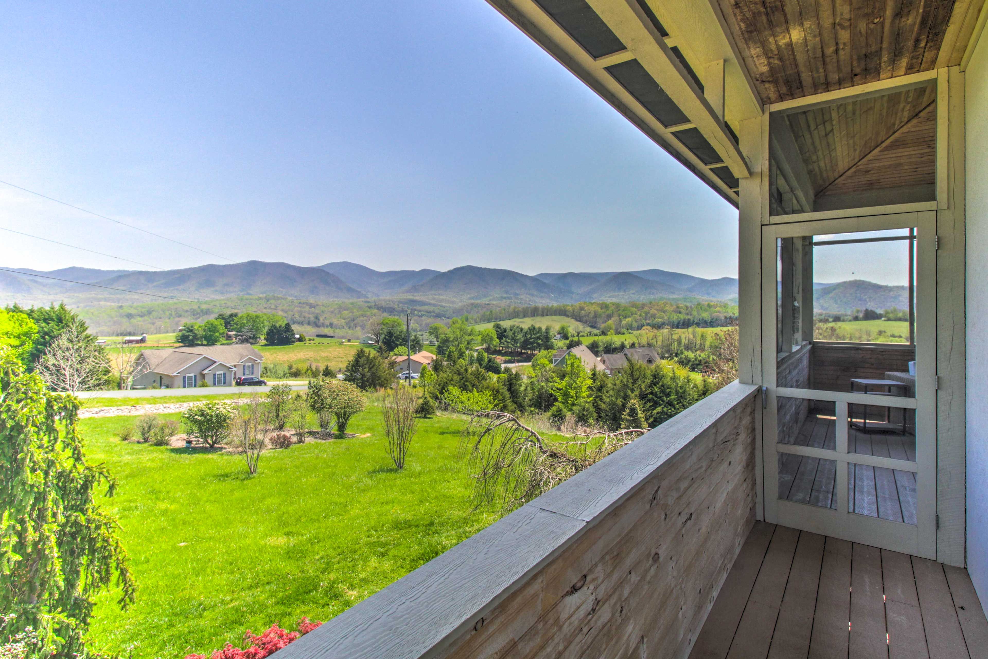 Deck | Sweeping Mountain Views