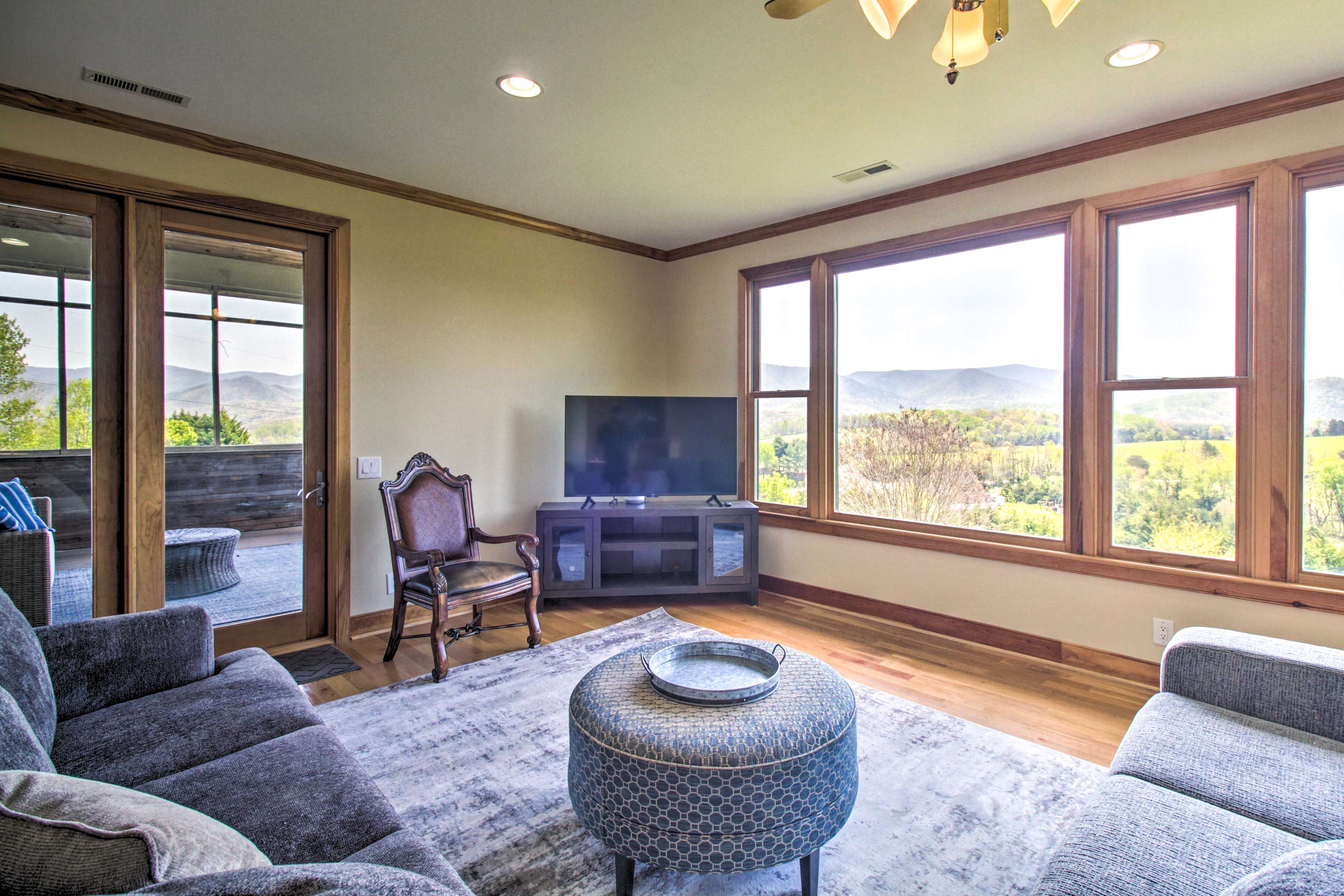 Living Room | Smart TV