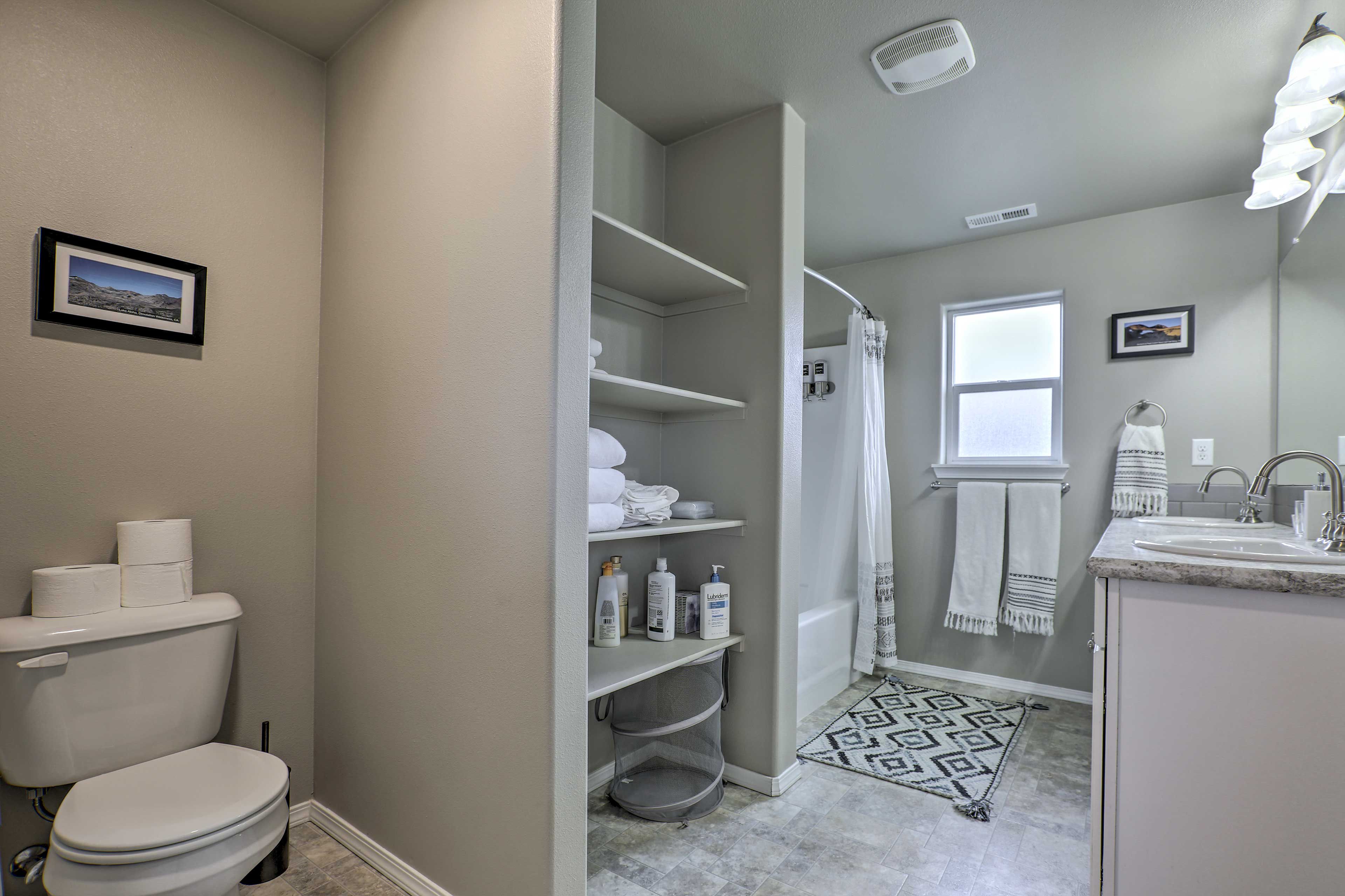 En-Suite Bathroom | Complimentary Toiletries | Towels Provided | 2nd Floor