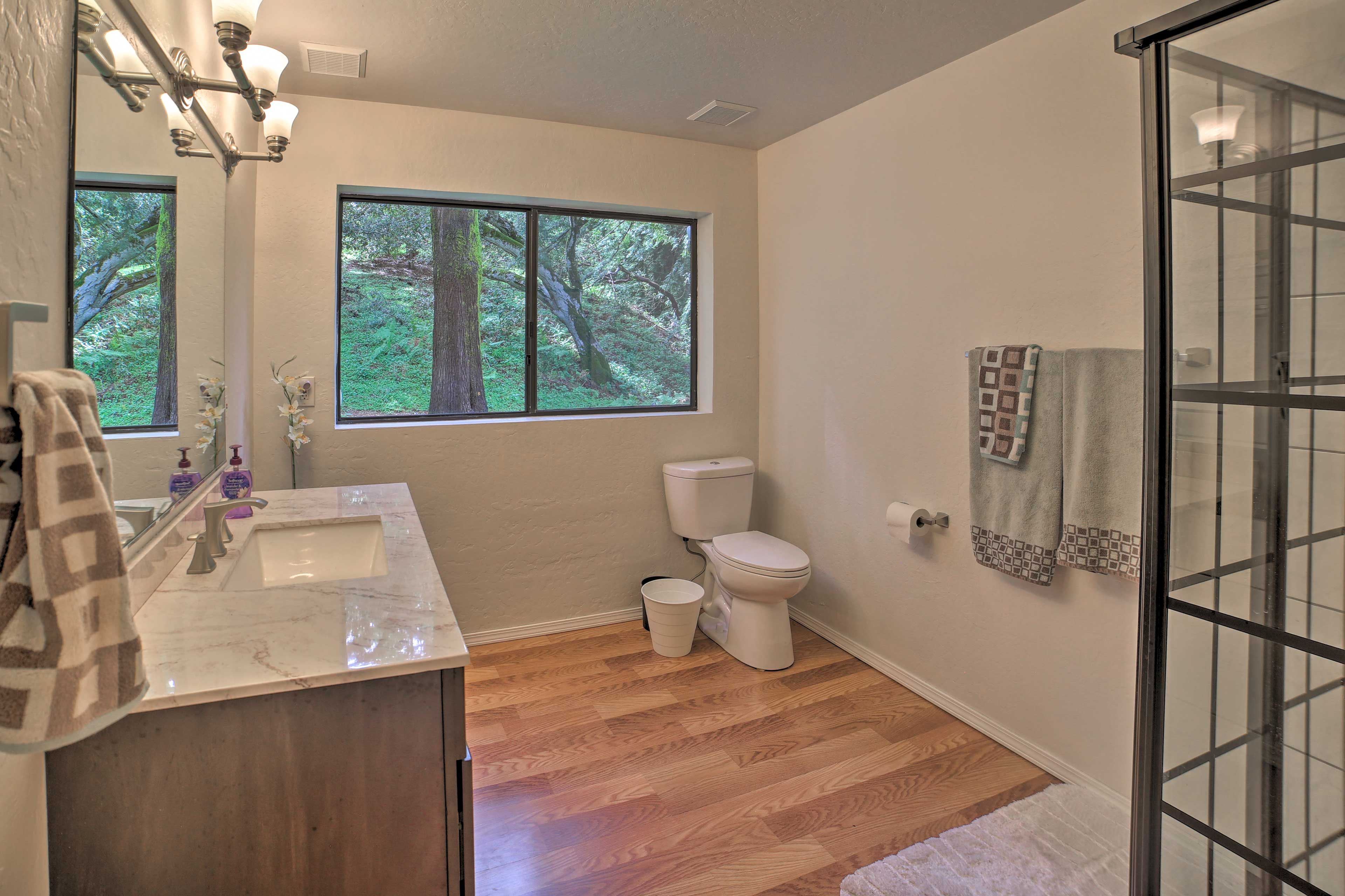Full Bathroom | Complimentary Toiletries Provided