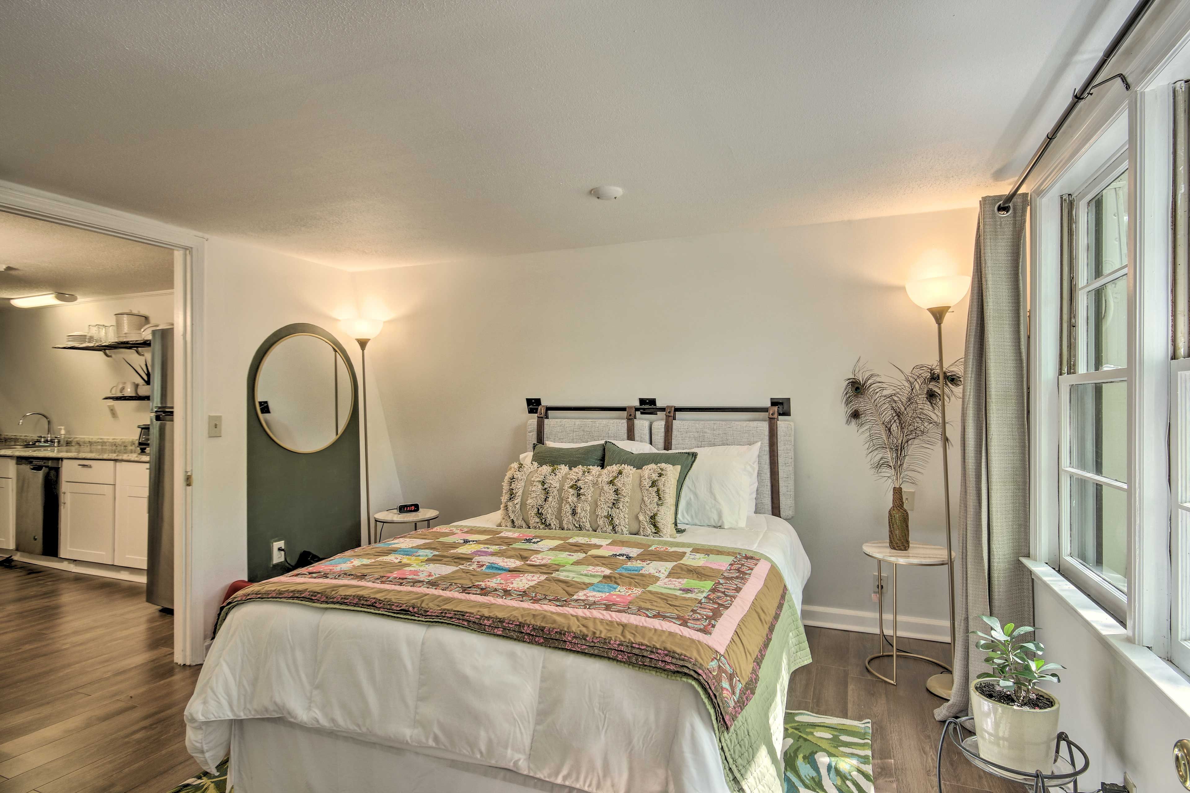Bedroom | Main Level | Queen Bed