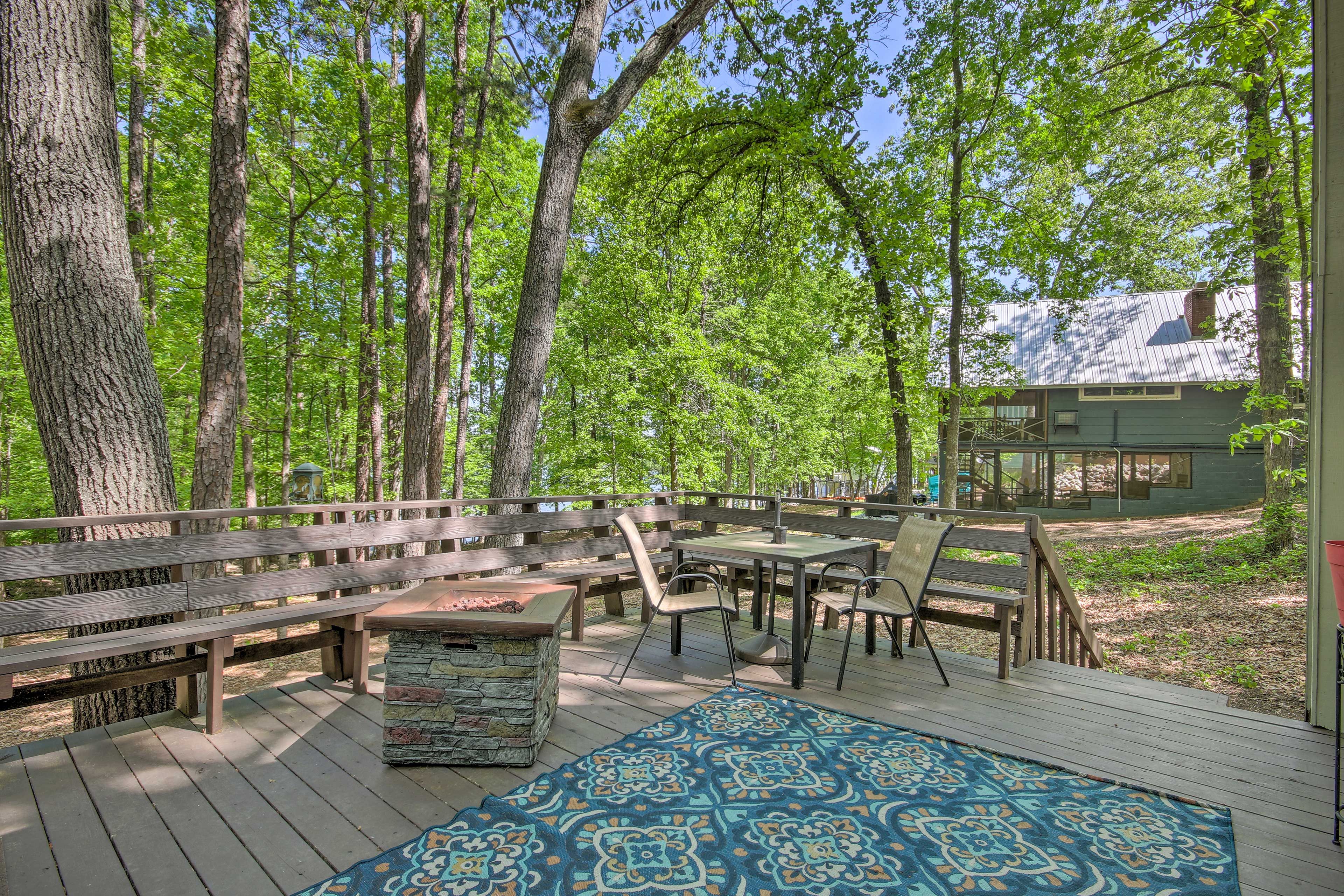 Deck | Gas Grill | Gas Fire Pit Unavailable