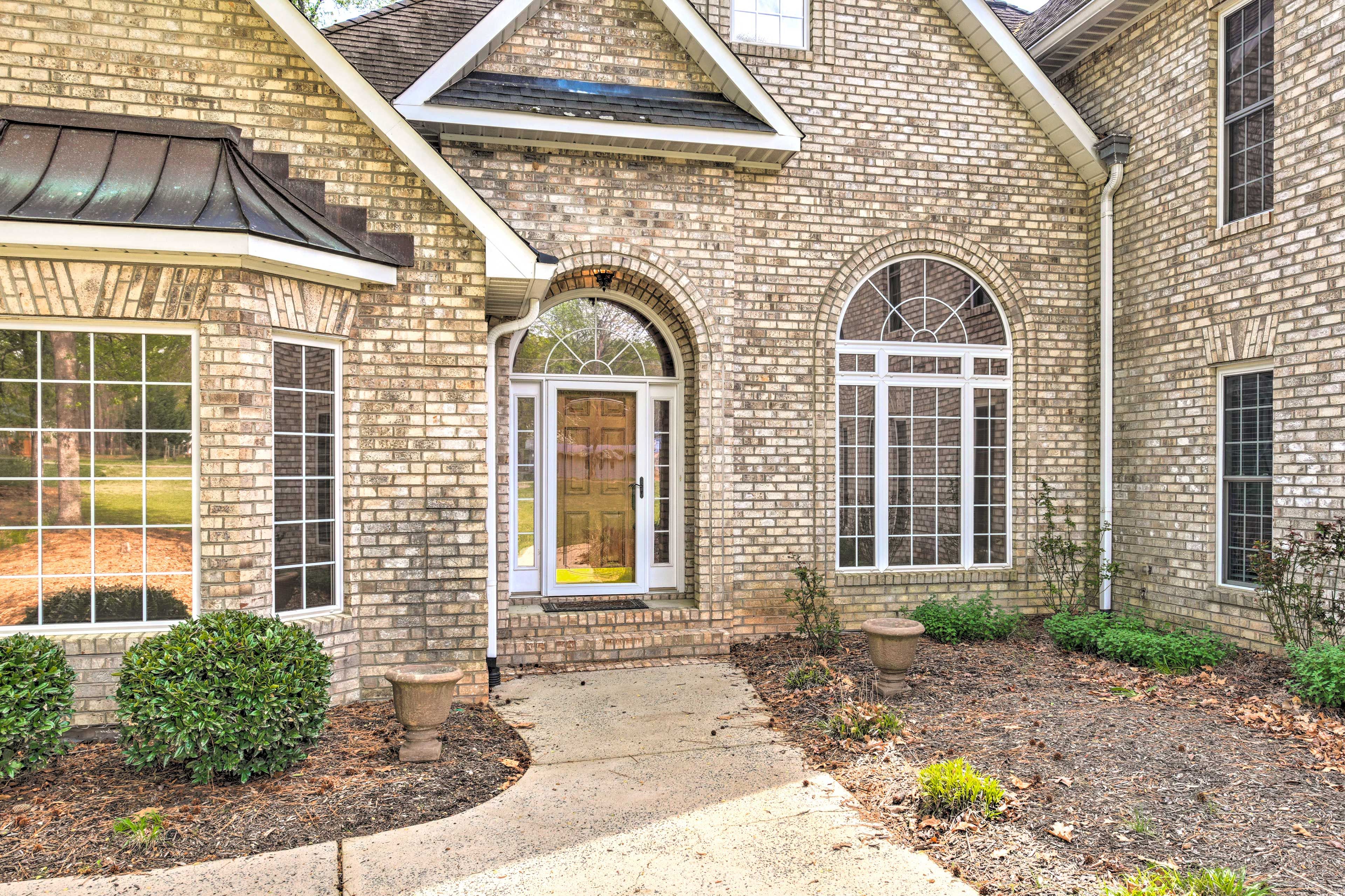 Front Entrance | Ring Doorbell (Facing Front Entrance)