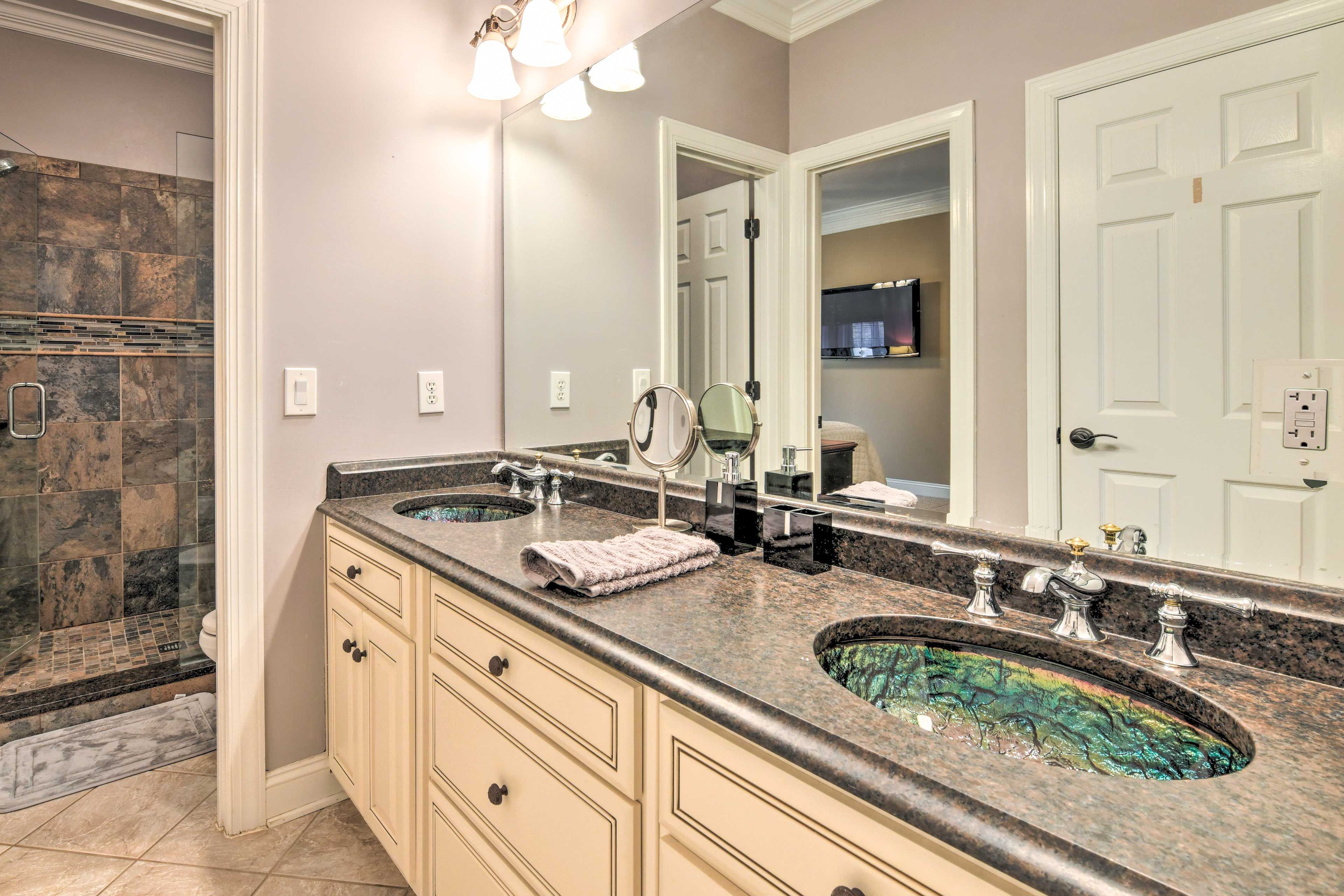 En-Suite Bathroom | Towels Provided