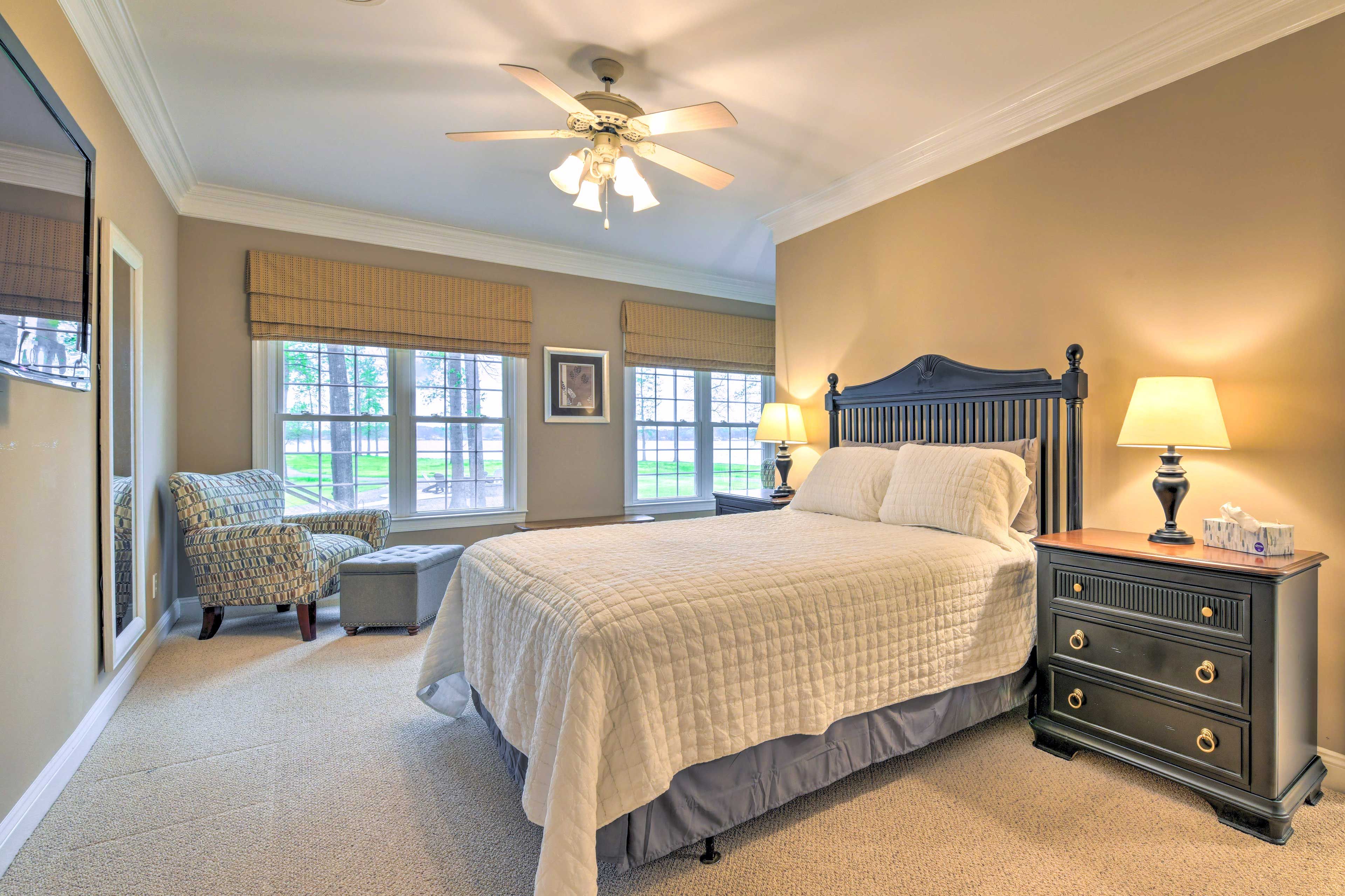 Bedroom 3 | 1st Floor | Queen Bed
