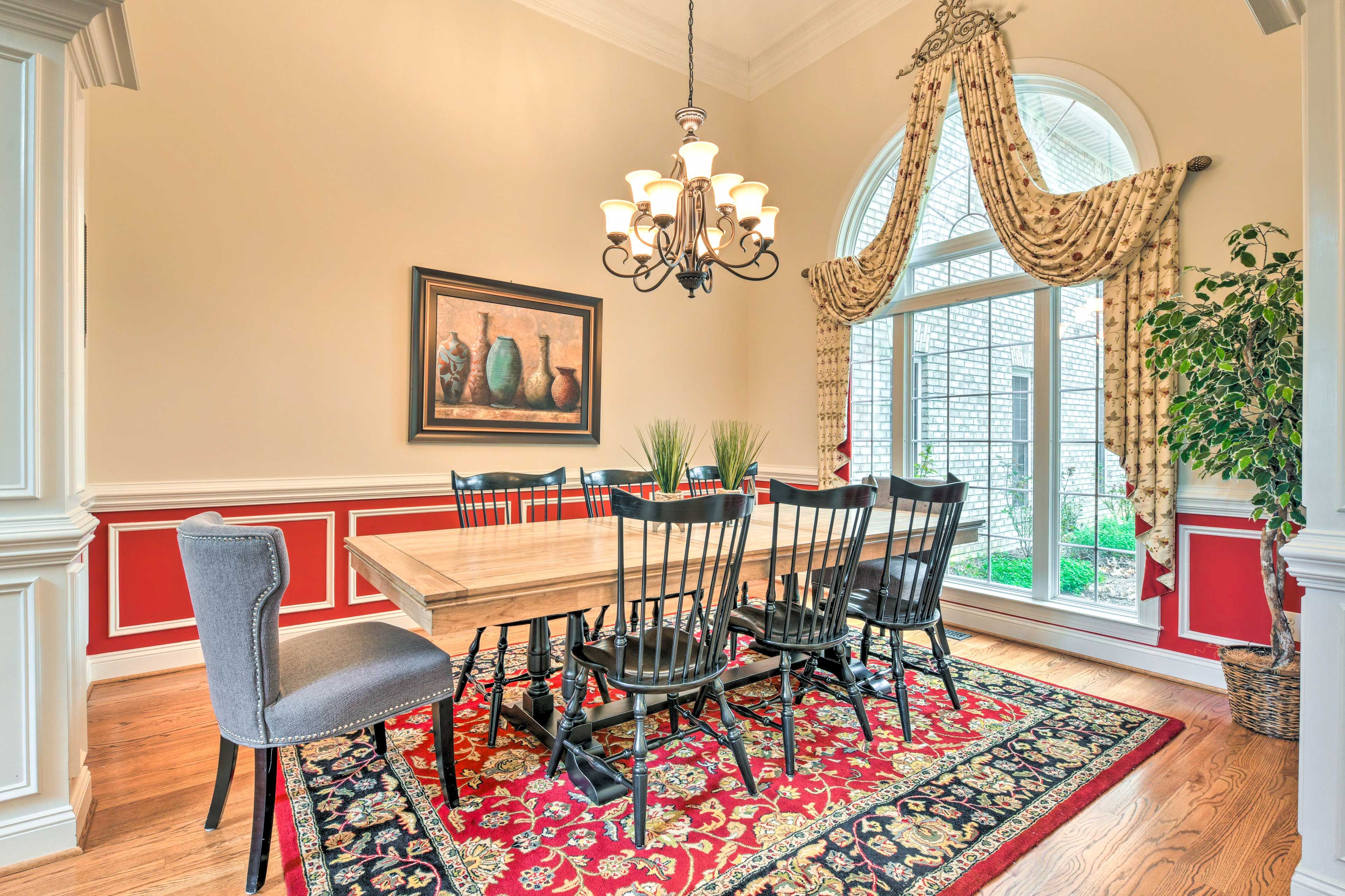 Dining Room | 1st Floor | Dishware/Flatware Provided
