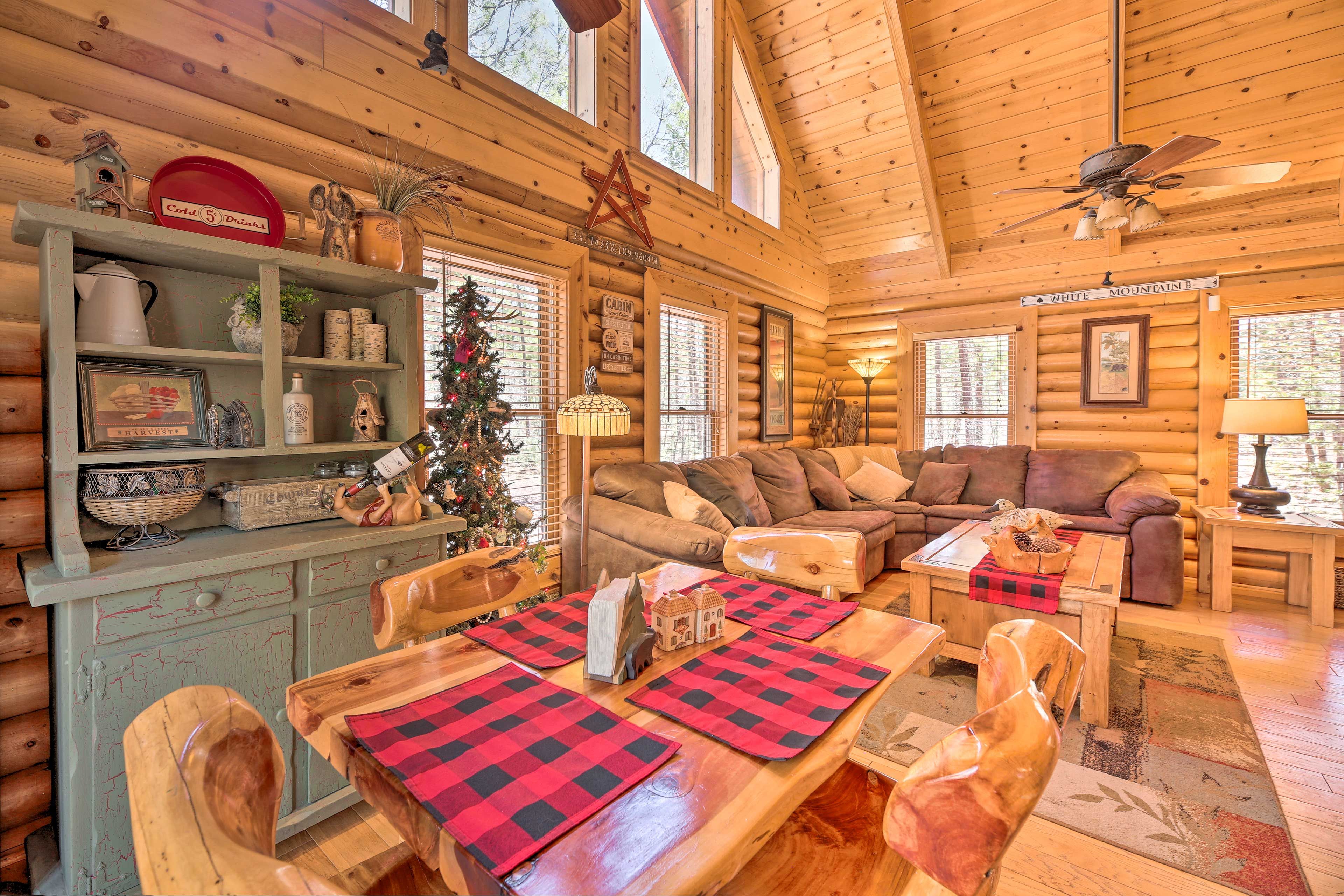 Dining Area | Living Room | Free WiFi