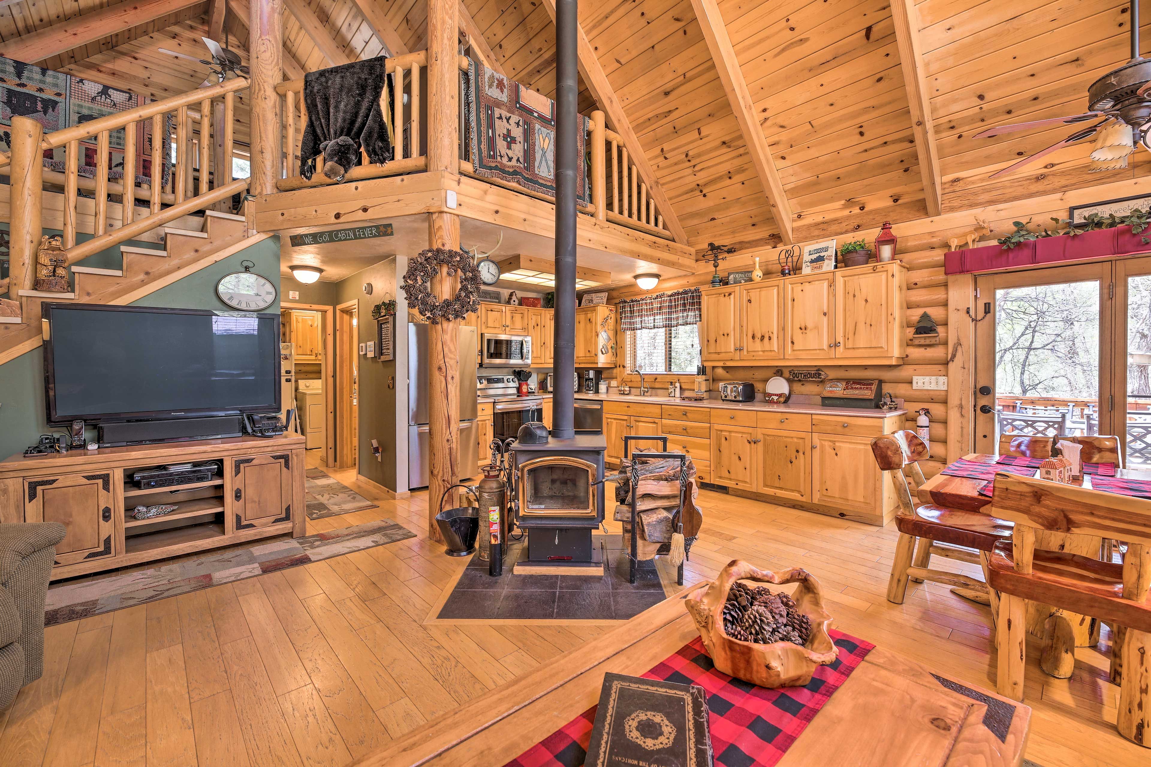 Pinetop-Lakeside Vacation Rental | 2BR | 2BA | Stairs Required | 1,239 Sq Ft
