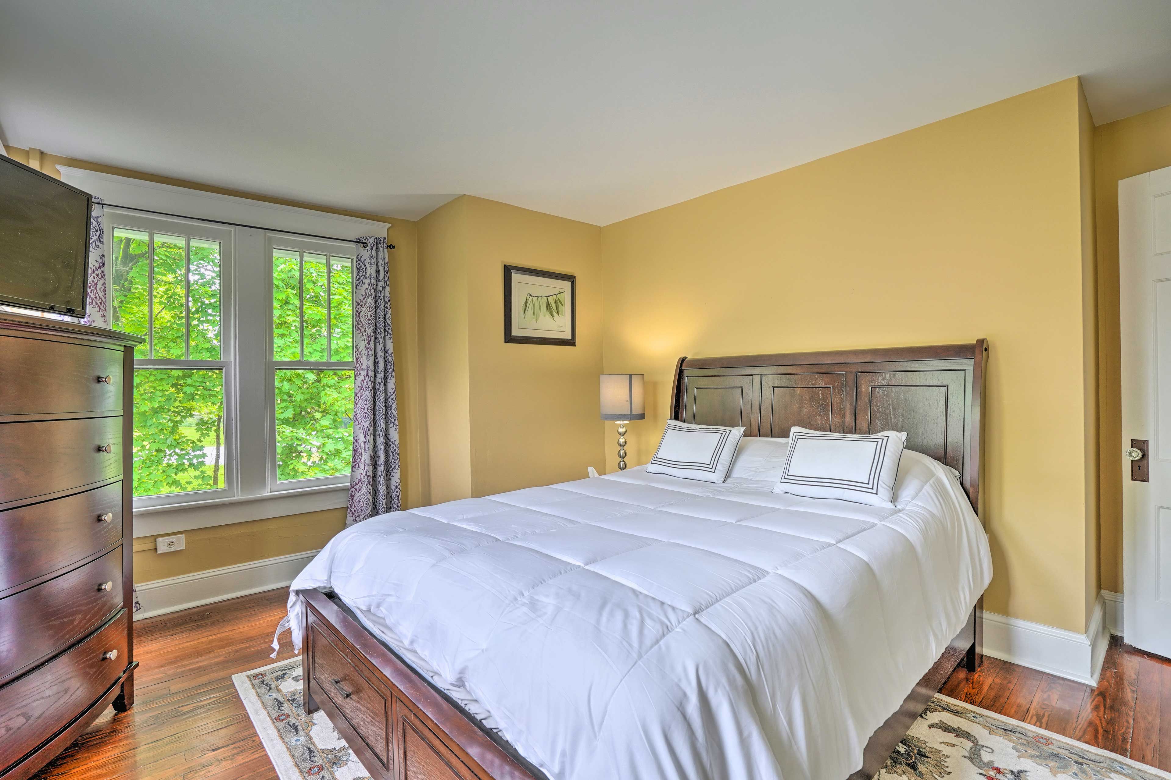 Bedroom 3 | Queen Bed | Upper Level