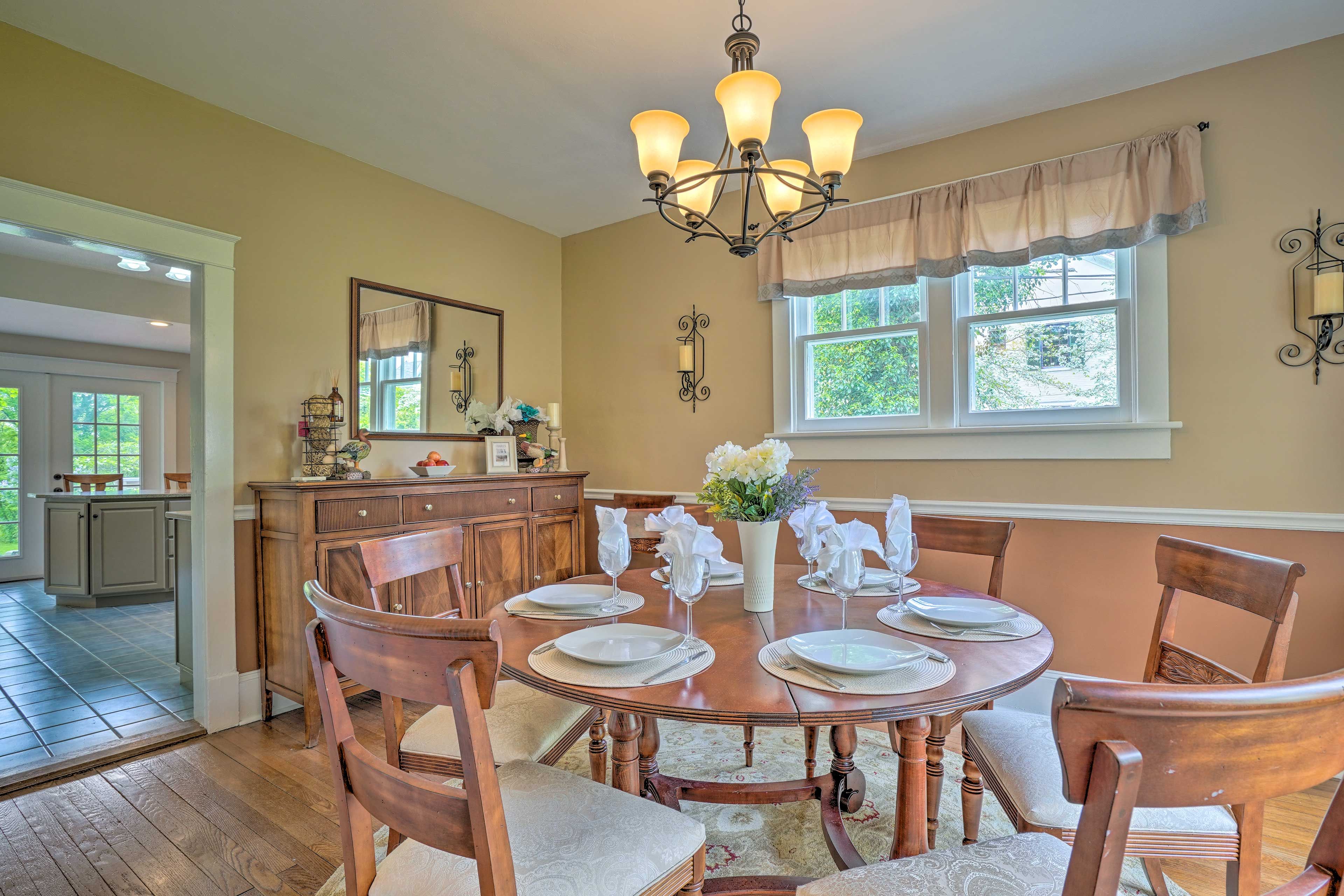 Dining Area | High Chair Available