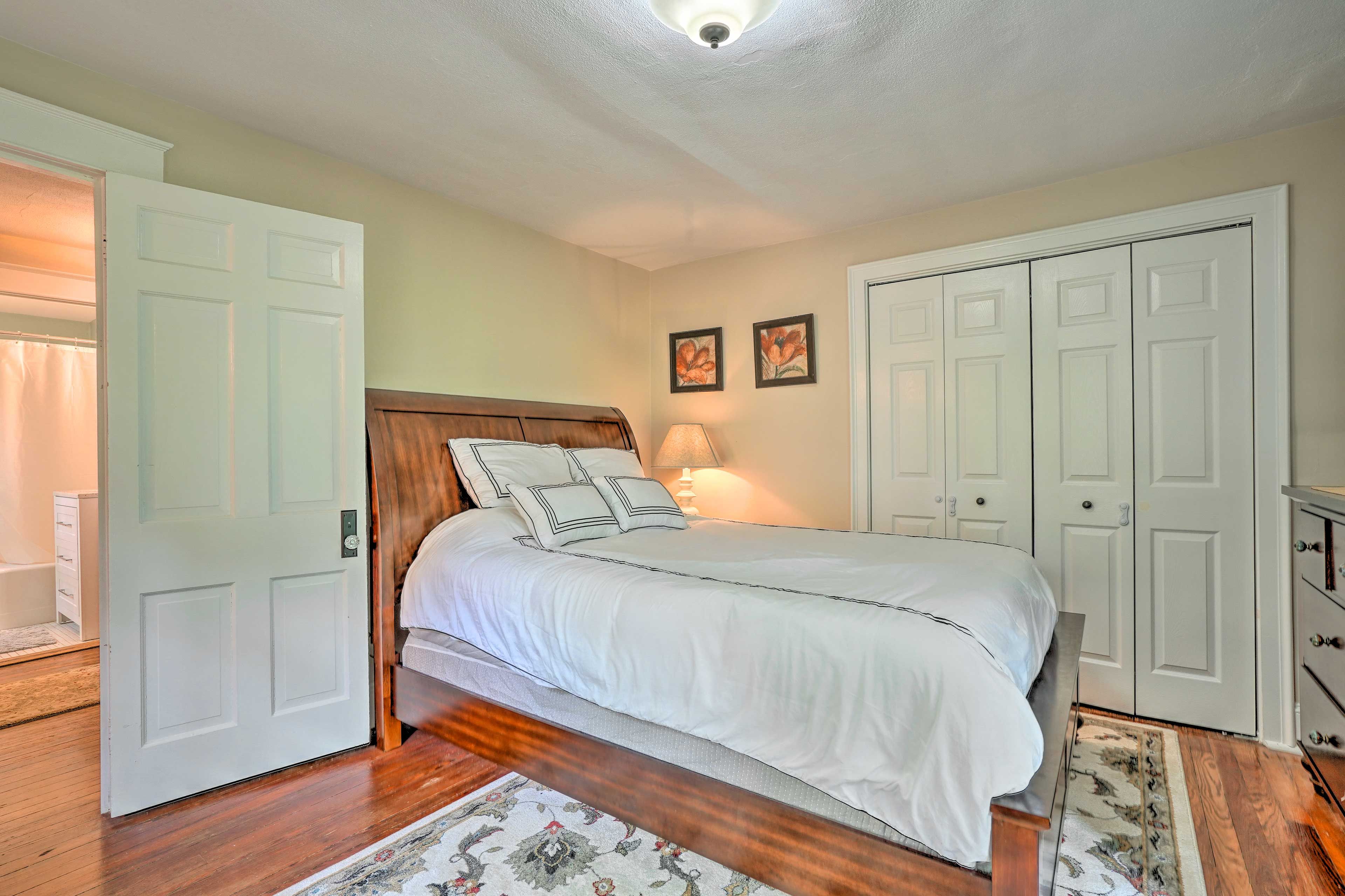 Bedroom 1 | Queen Bed | Upper Level