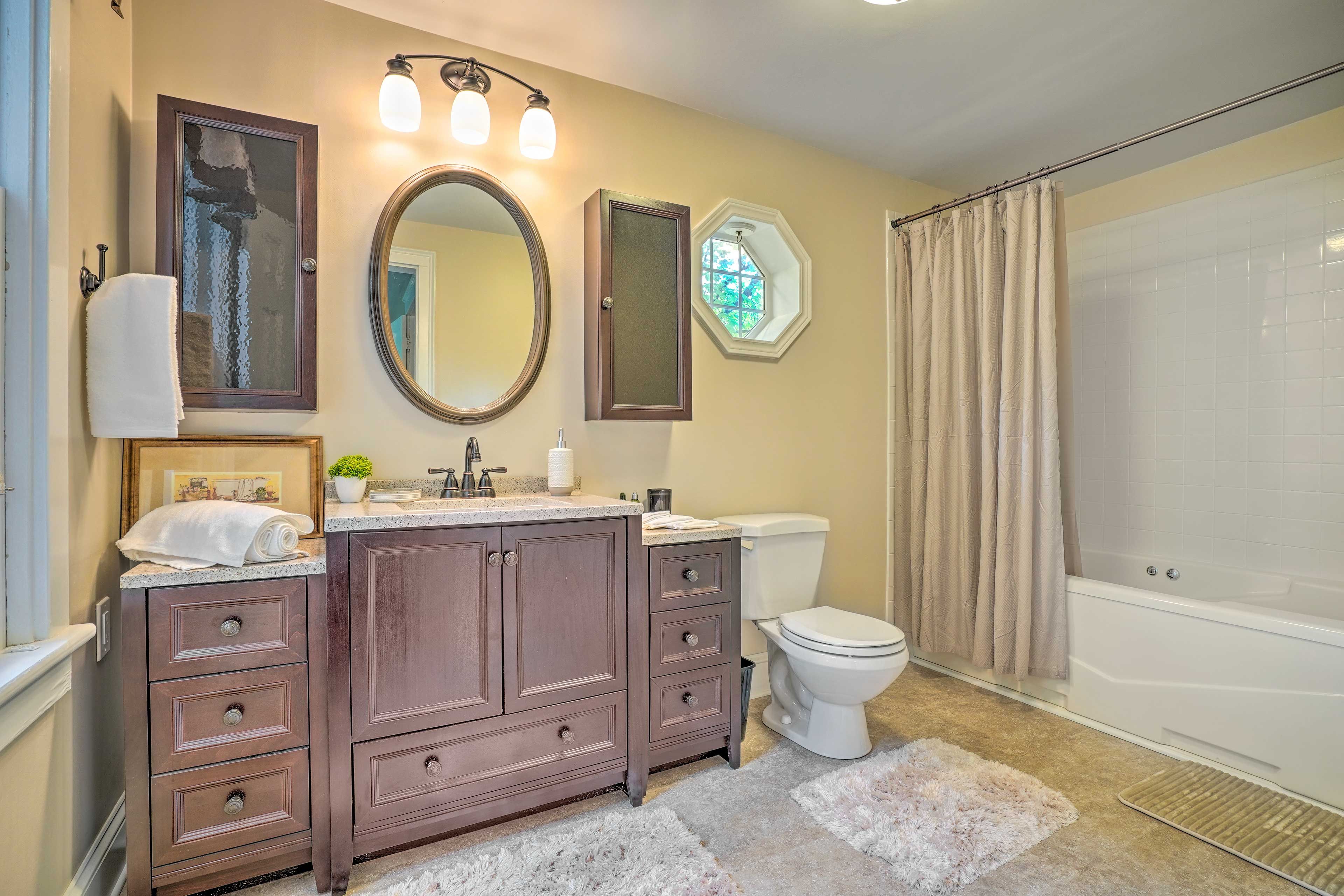 En-Suite Bathroom | Complimentary Toiletries | Hair Dryer