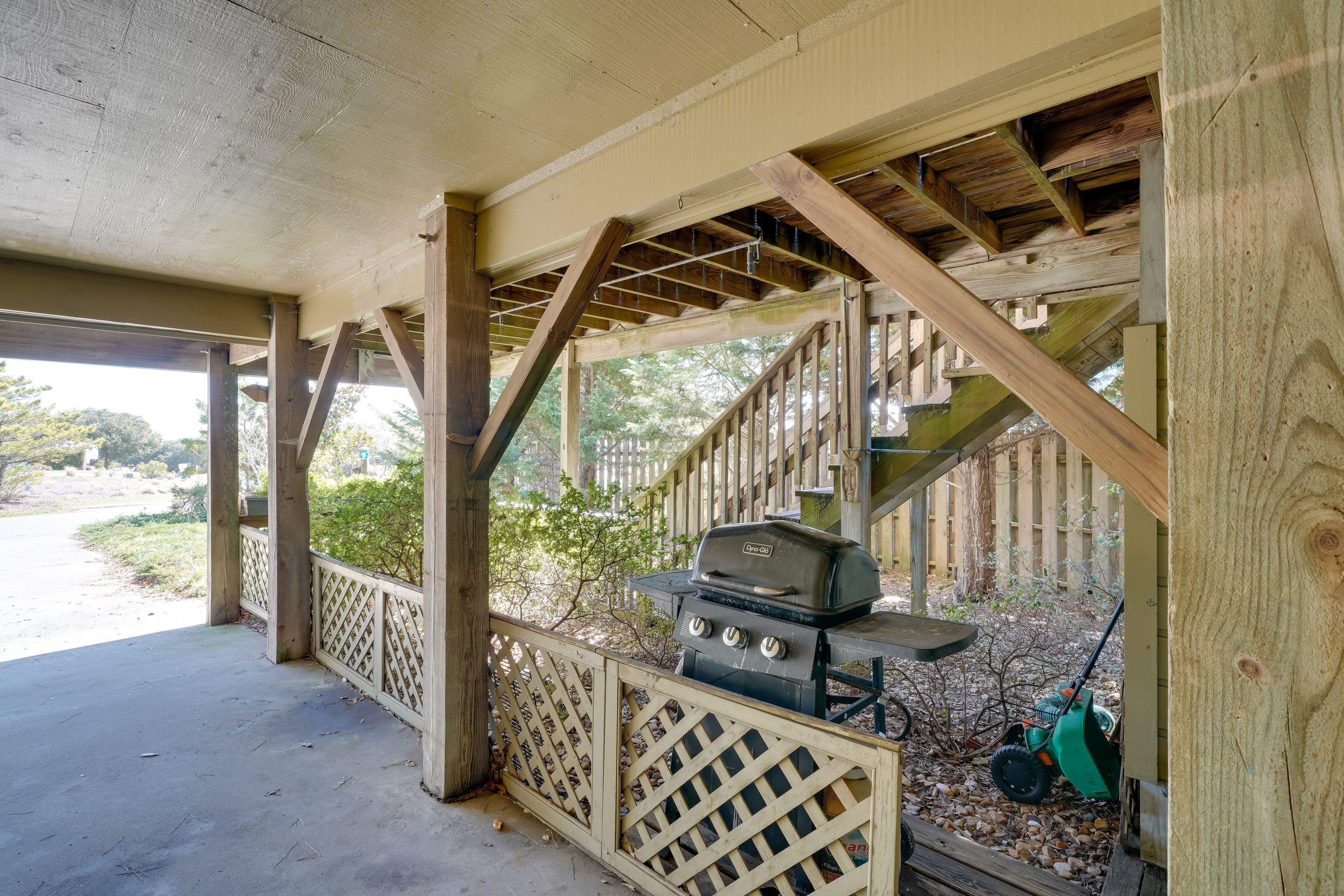 Covered Patio | Gas Grill