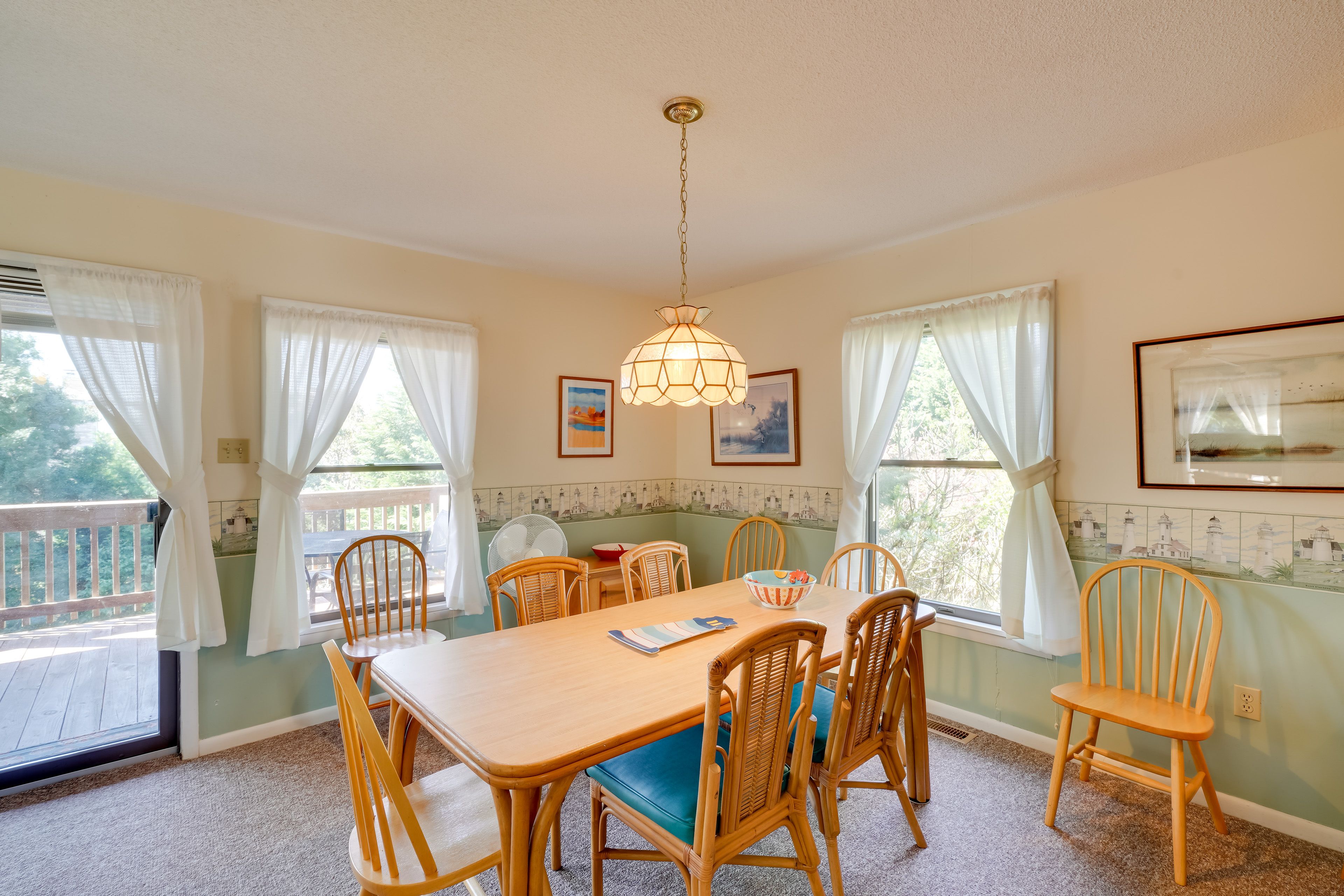Dining Area | Dishware & Flatware Provided