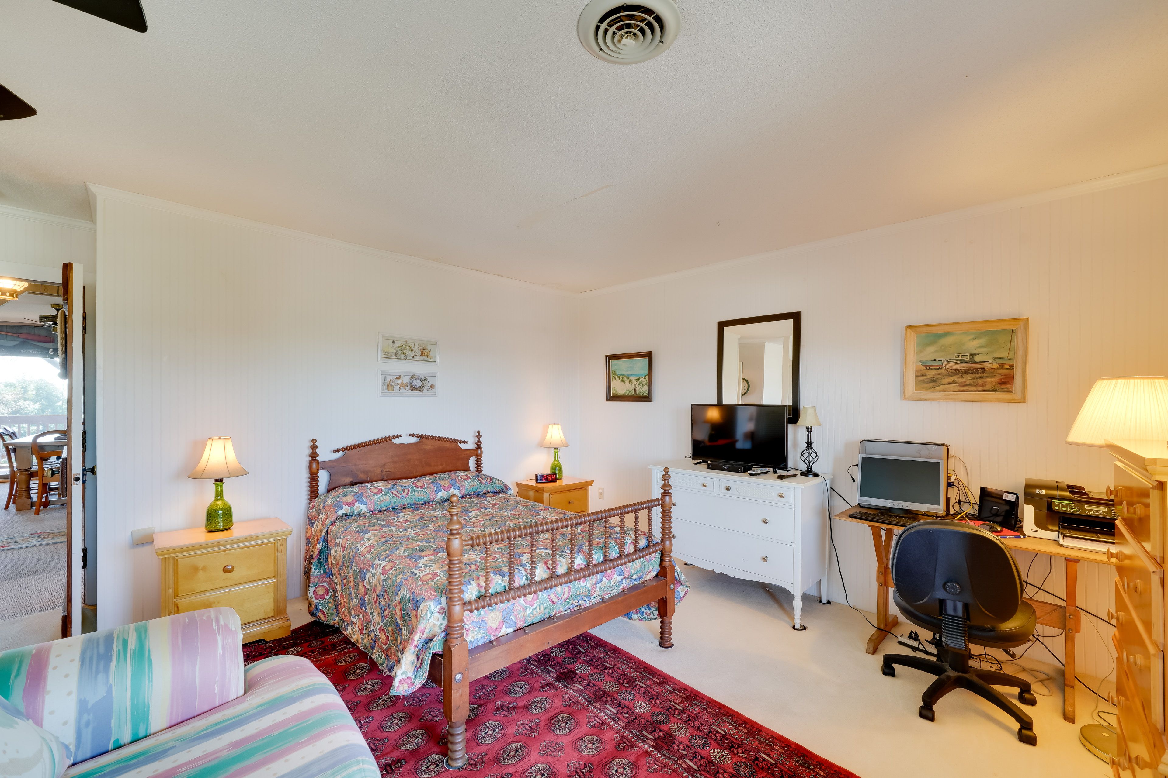 Bedroom 1 (Left Side) | Full Bed | Desk