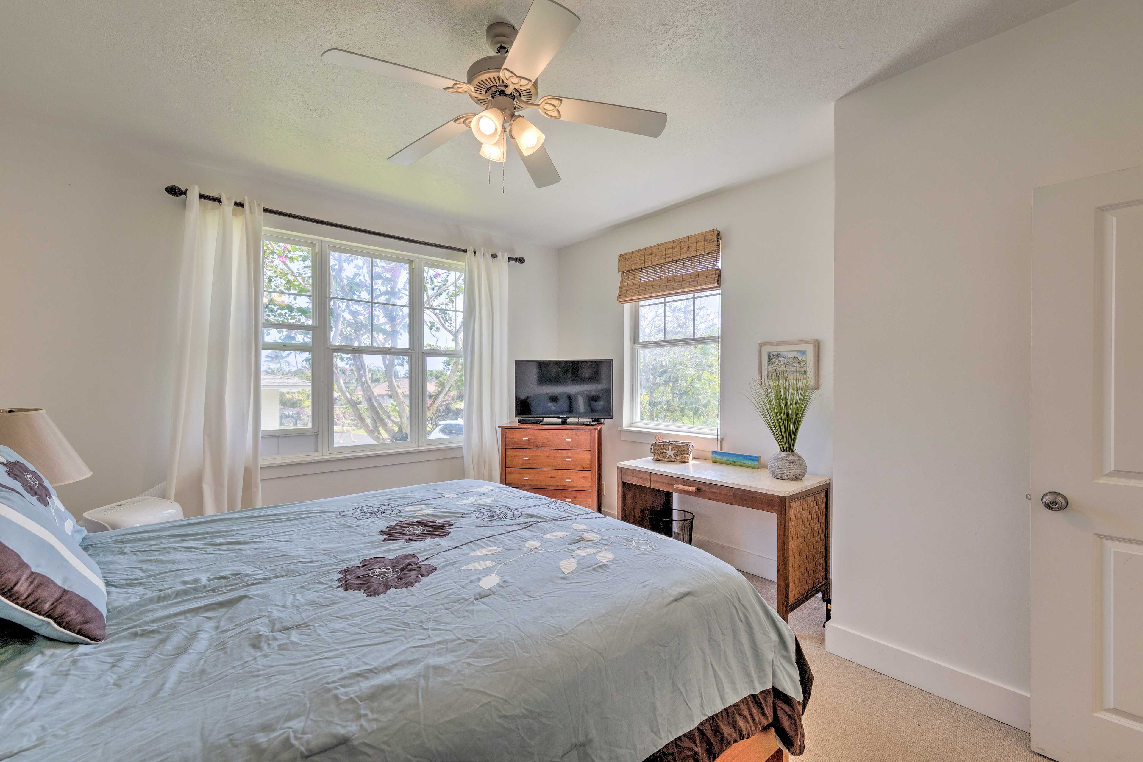Bedroom 2 | Smart TV | Board Games