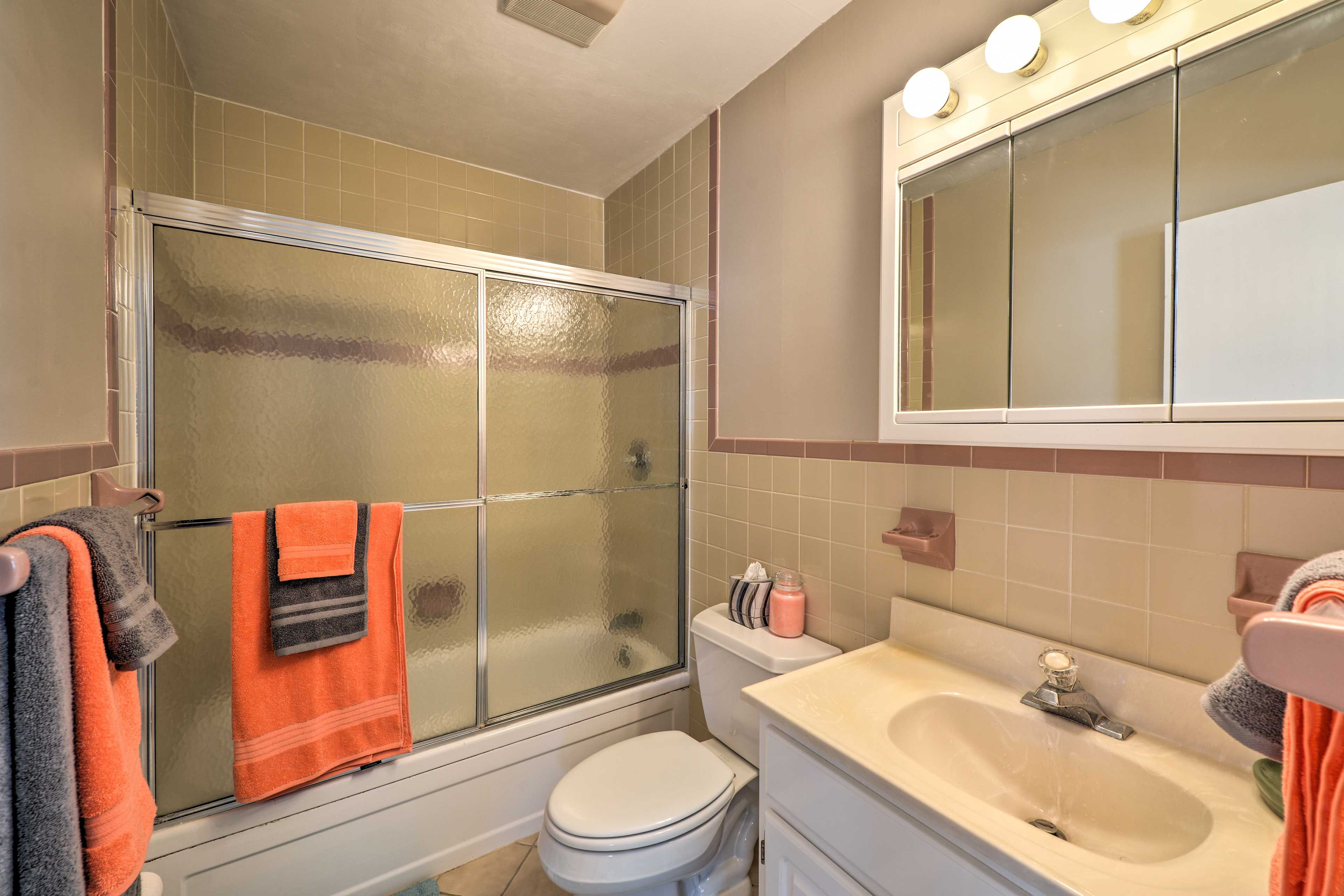 Full Bathroom | Towels Not Provided