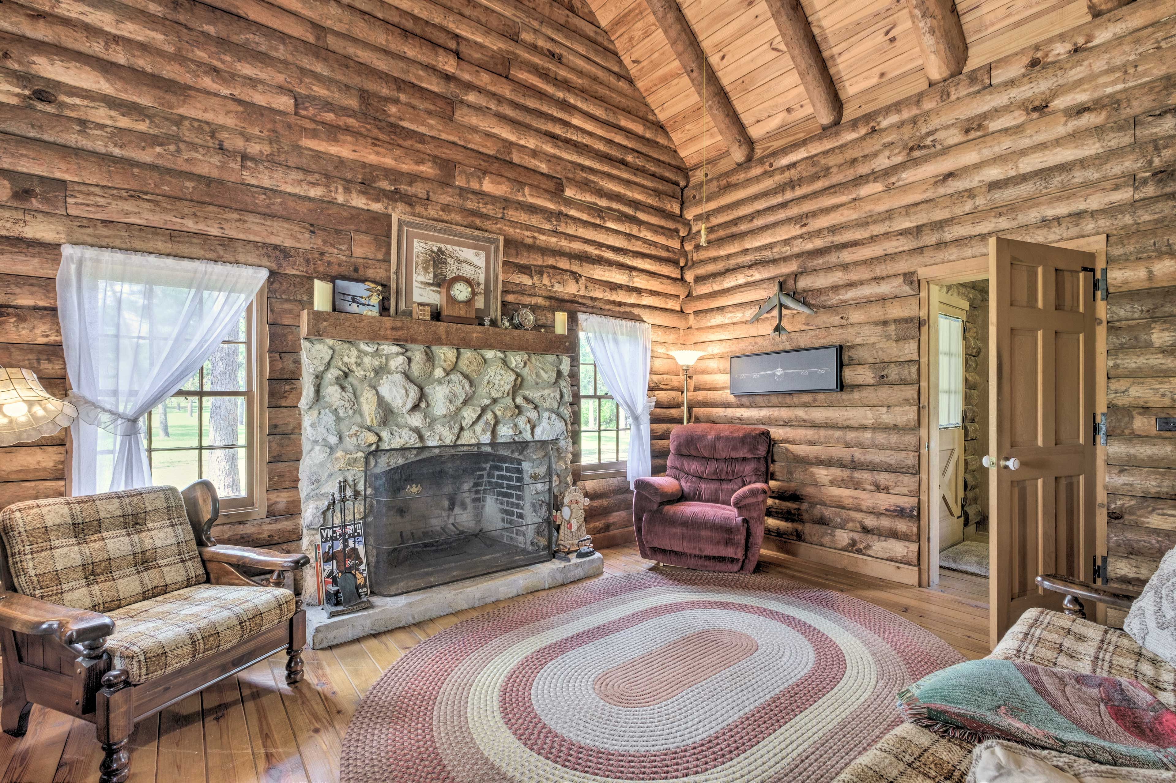 Living Room | Main Level | Fireplace (Decorative Only)