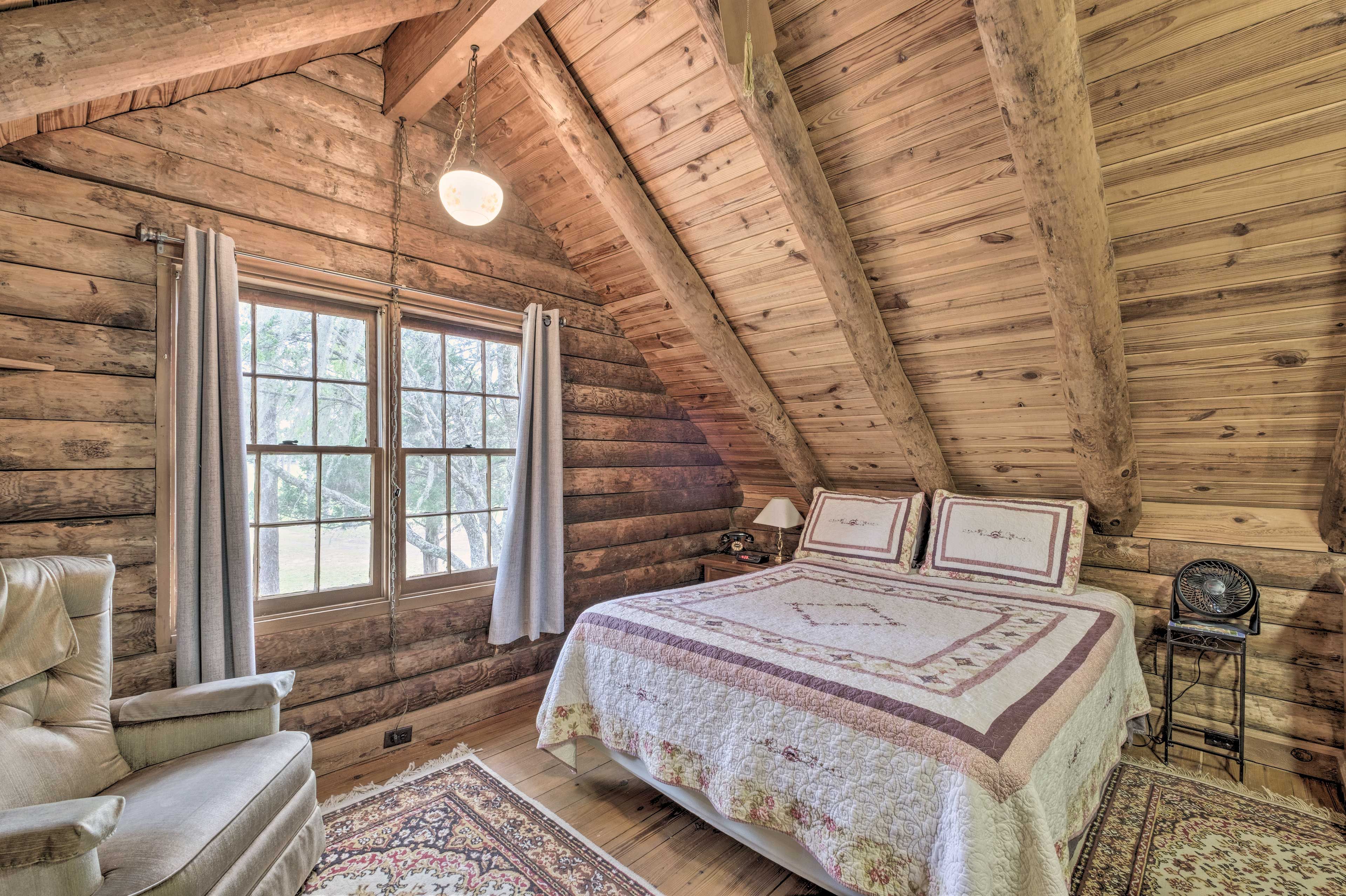 Bedroom | 2nd Floor | Queen Bed