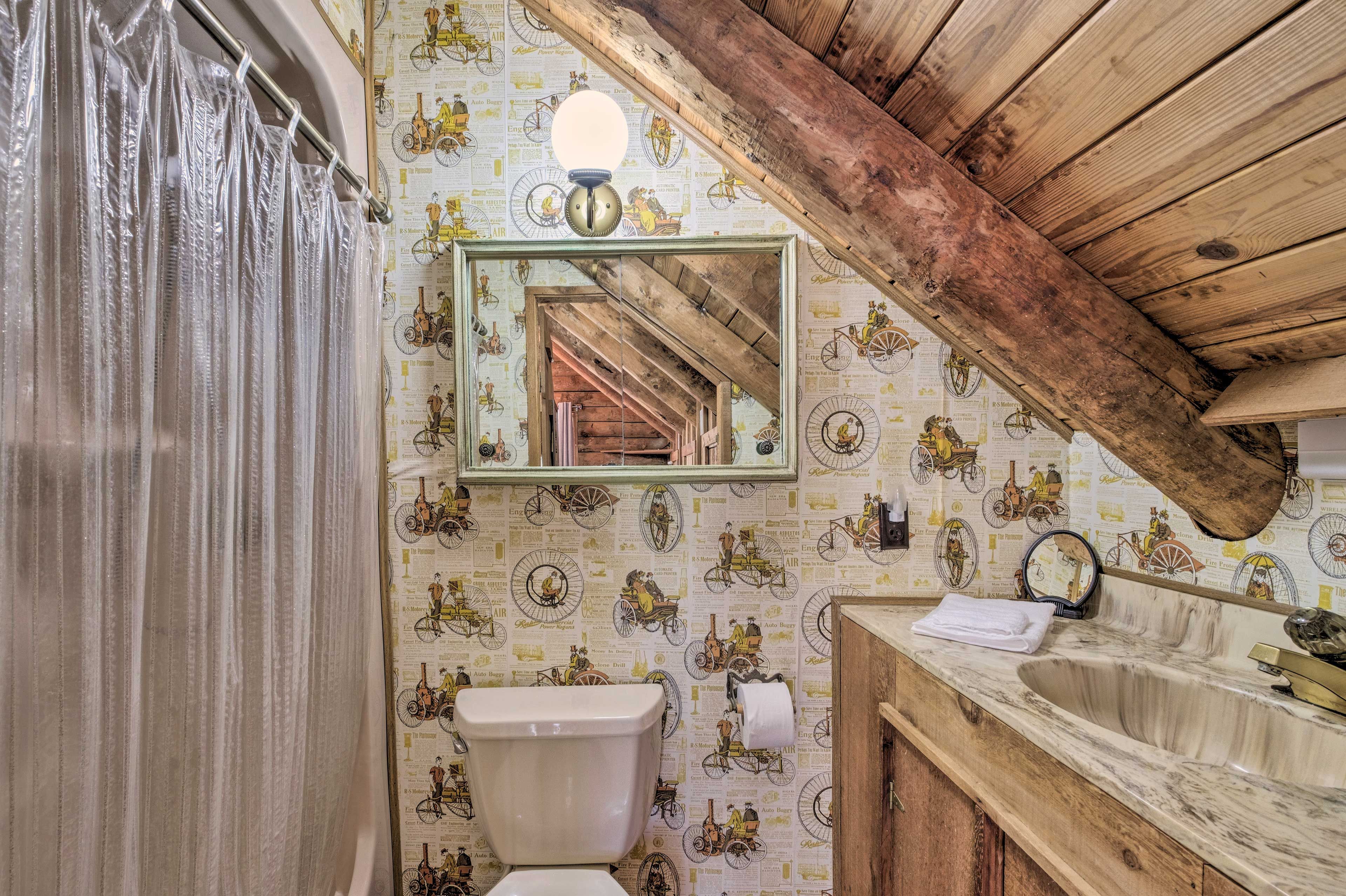 En-Suite Bathroom | 2nd Floor