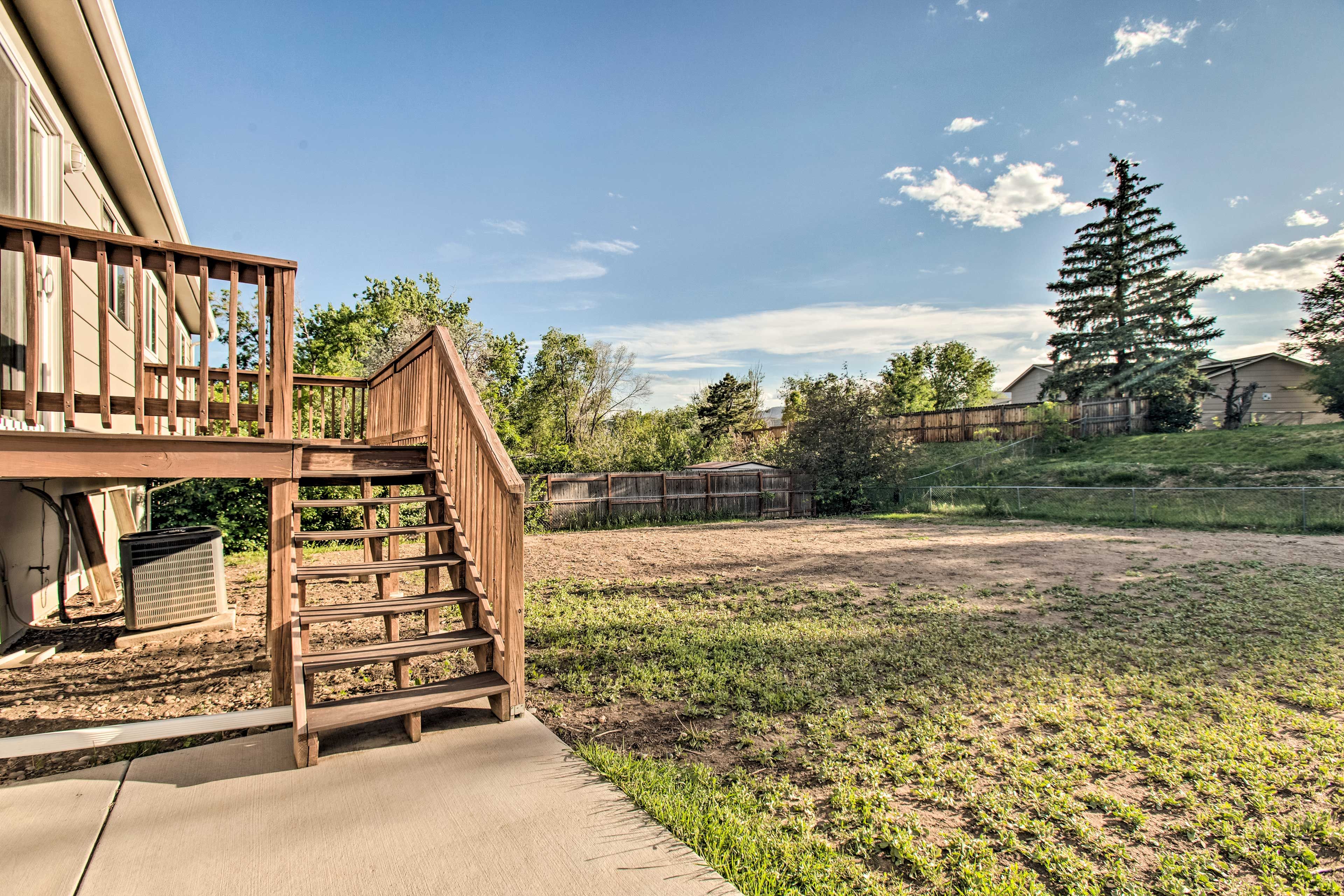 Deck/Fenced-In Yard | Free Street Parking (First-Come, First-Served)