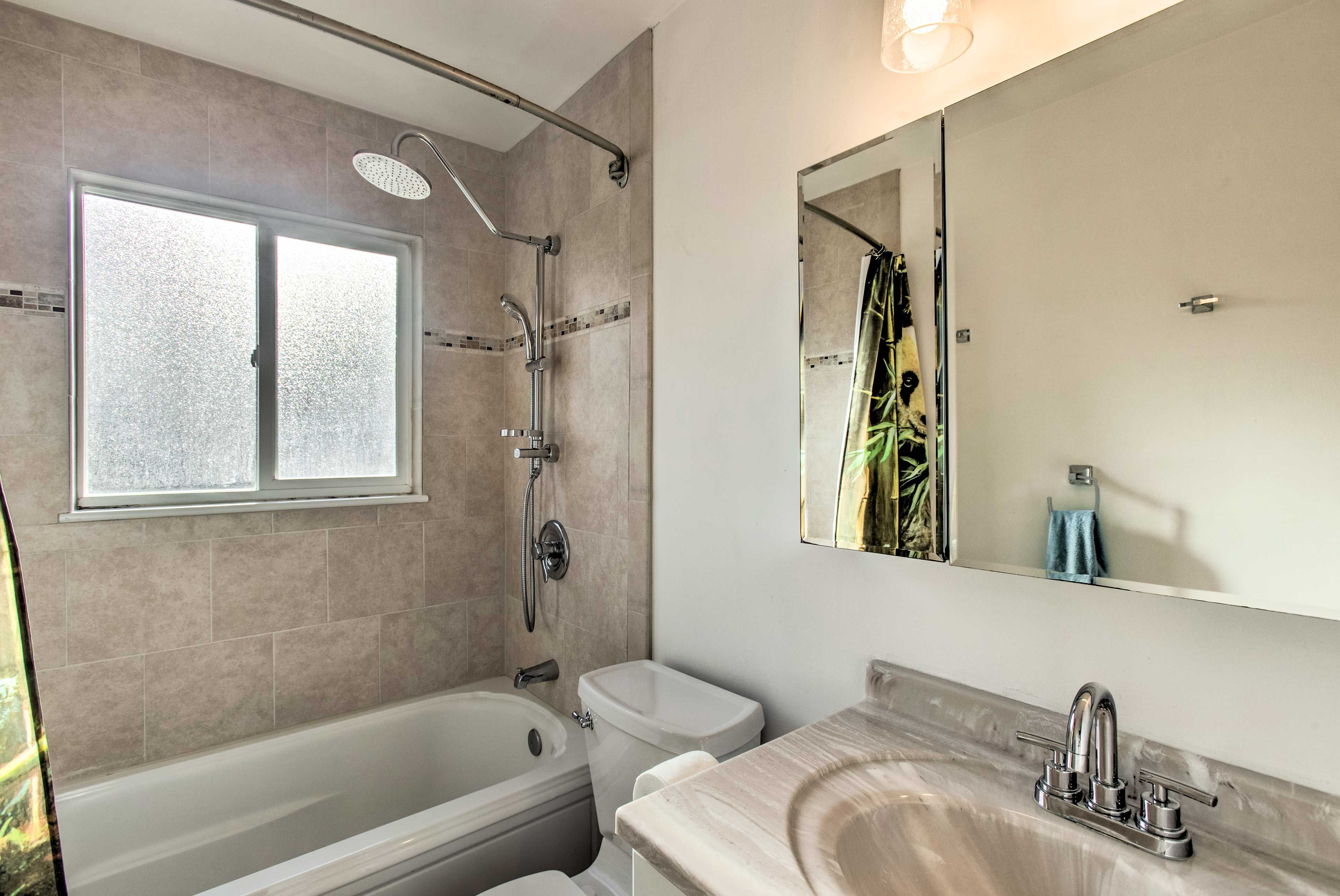 Full Bathroom | Towels Provided | Hair Dryer