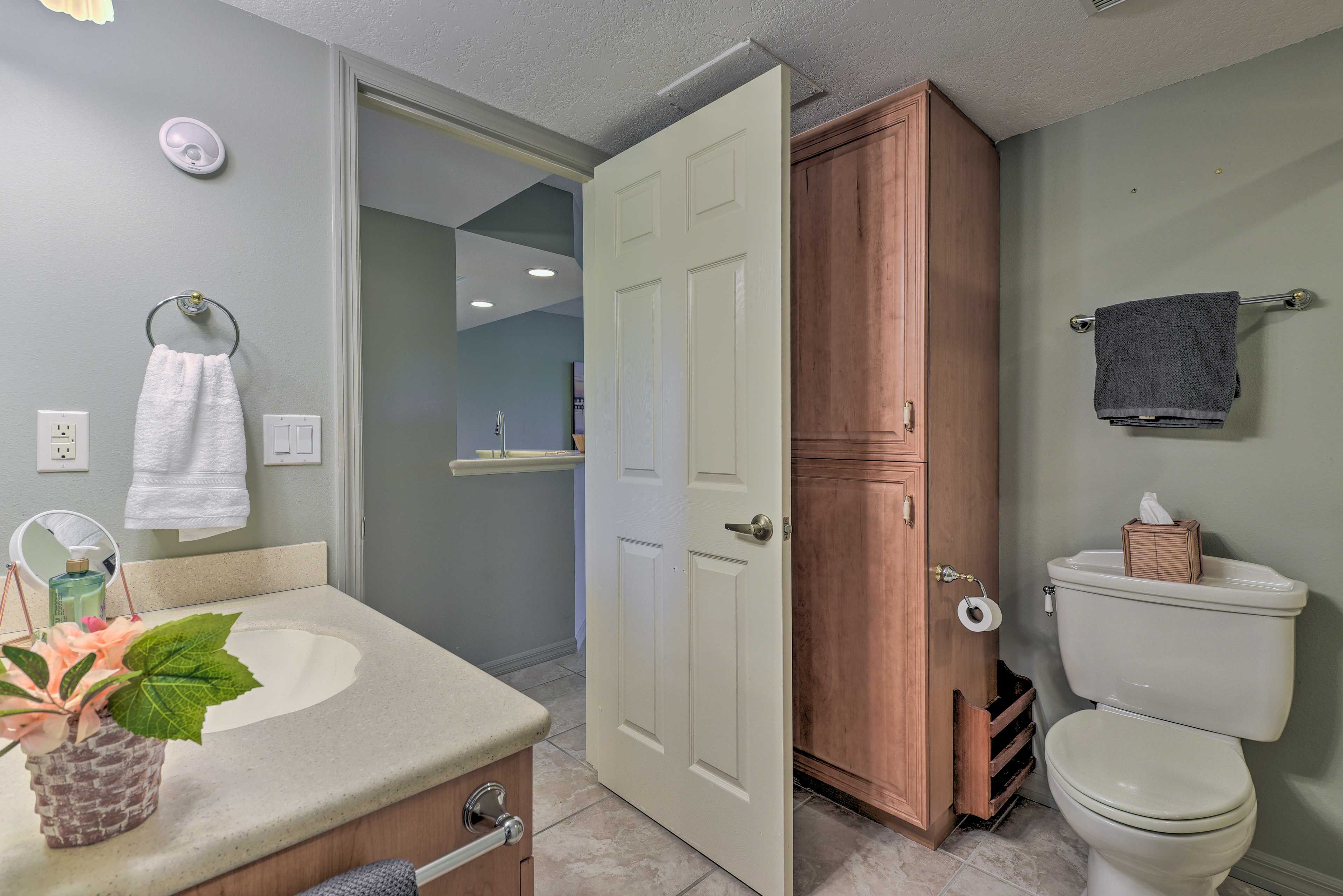Full Bathroom | Complimentary Toiletries