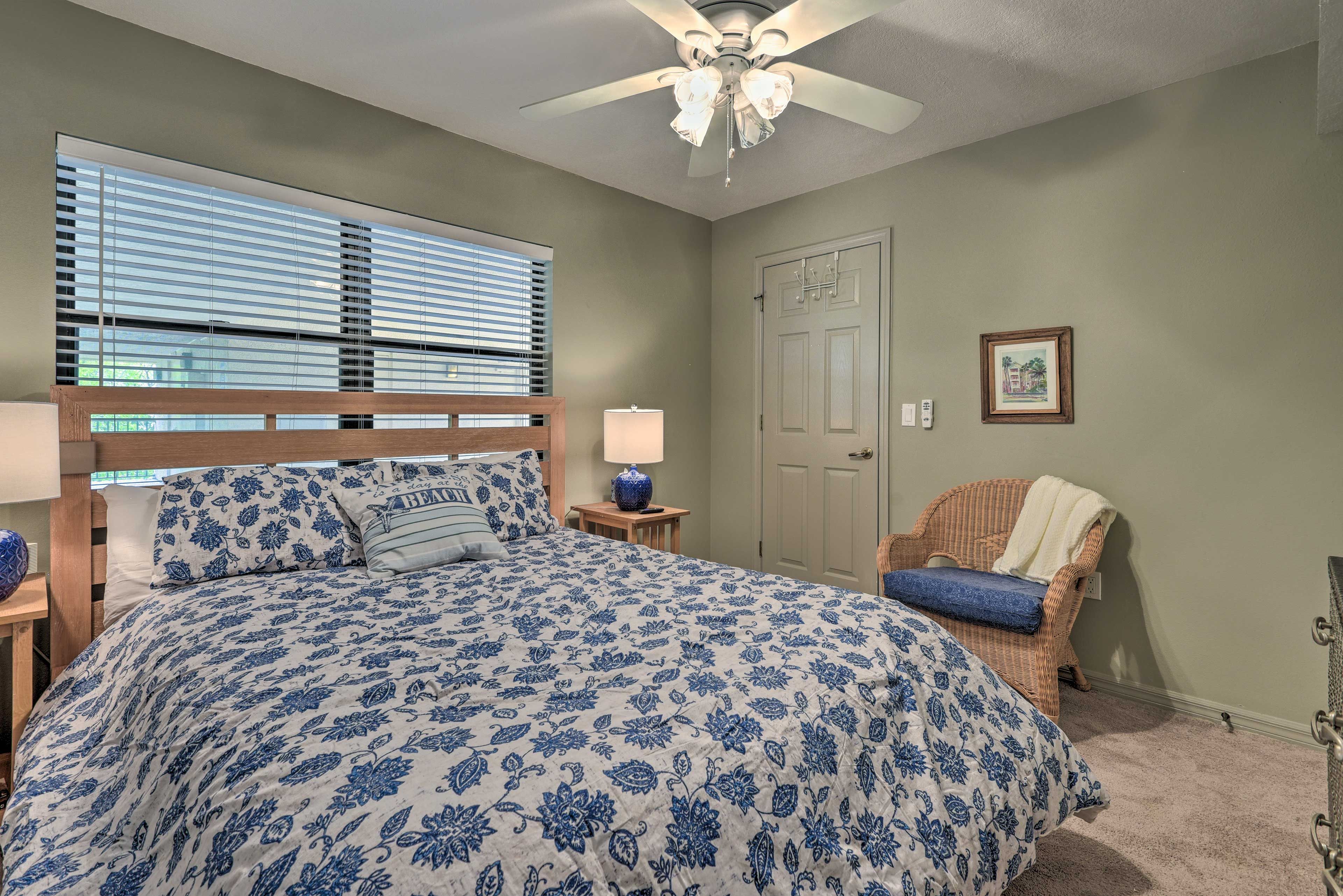 Bedroom 2 | Queen Bed