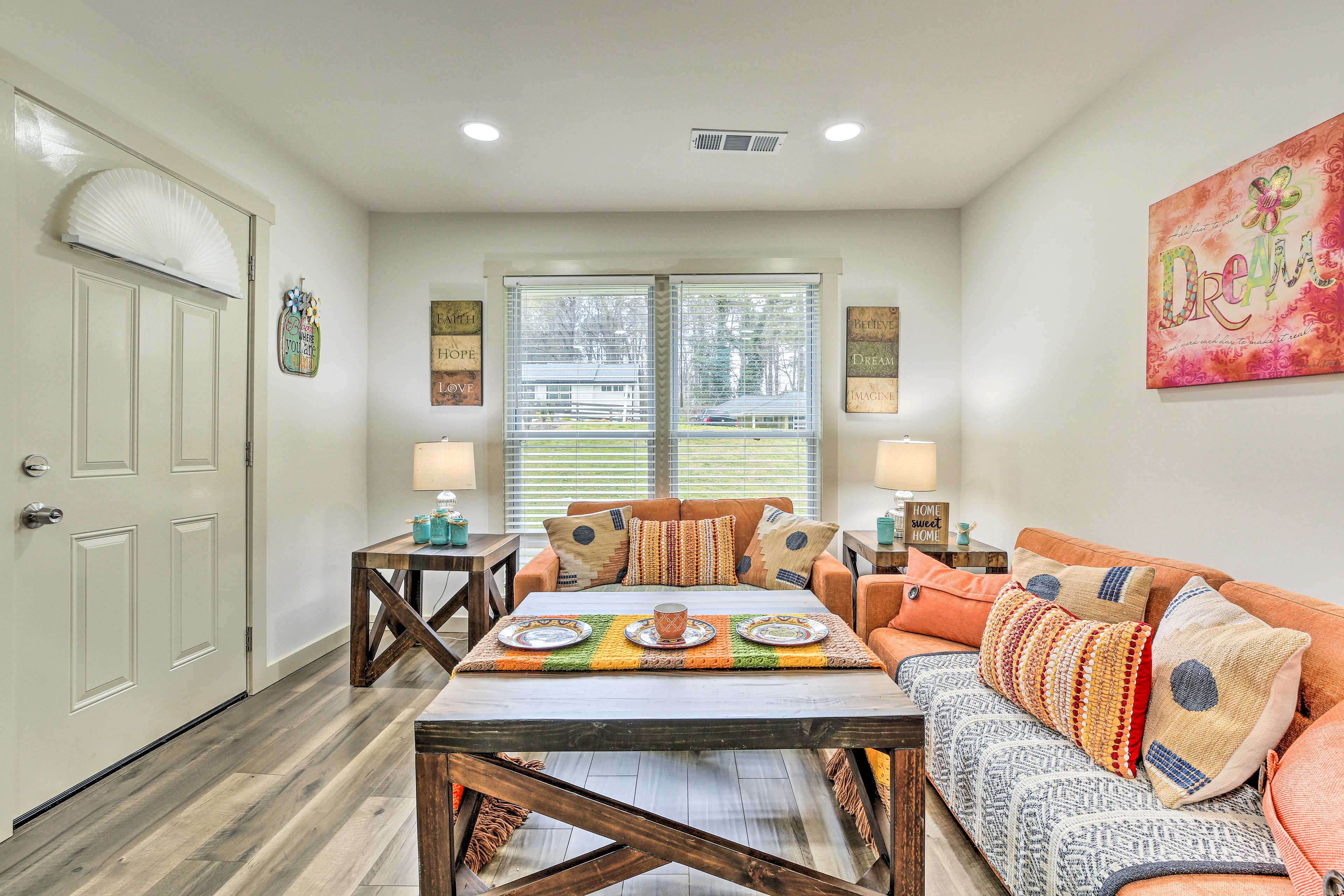Living Room | Free WiFi
