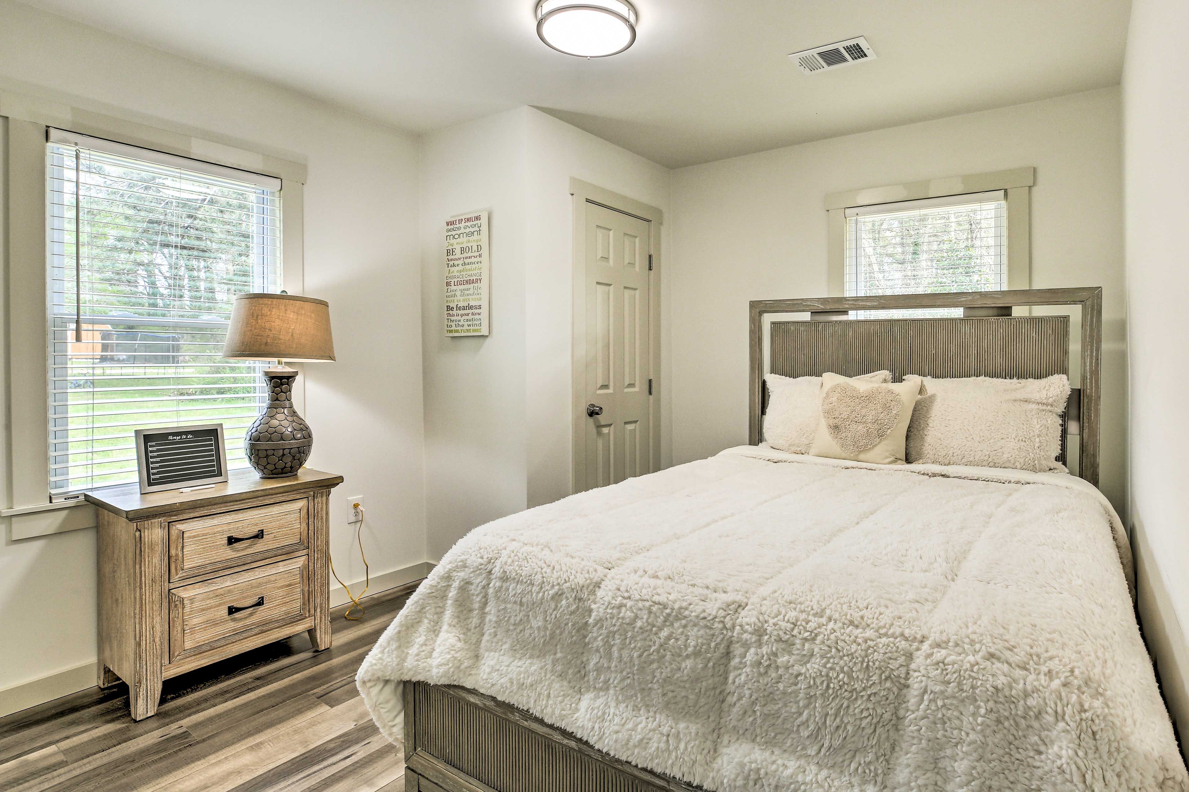 Bedroom 2 | Queen Bed