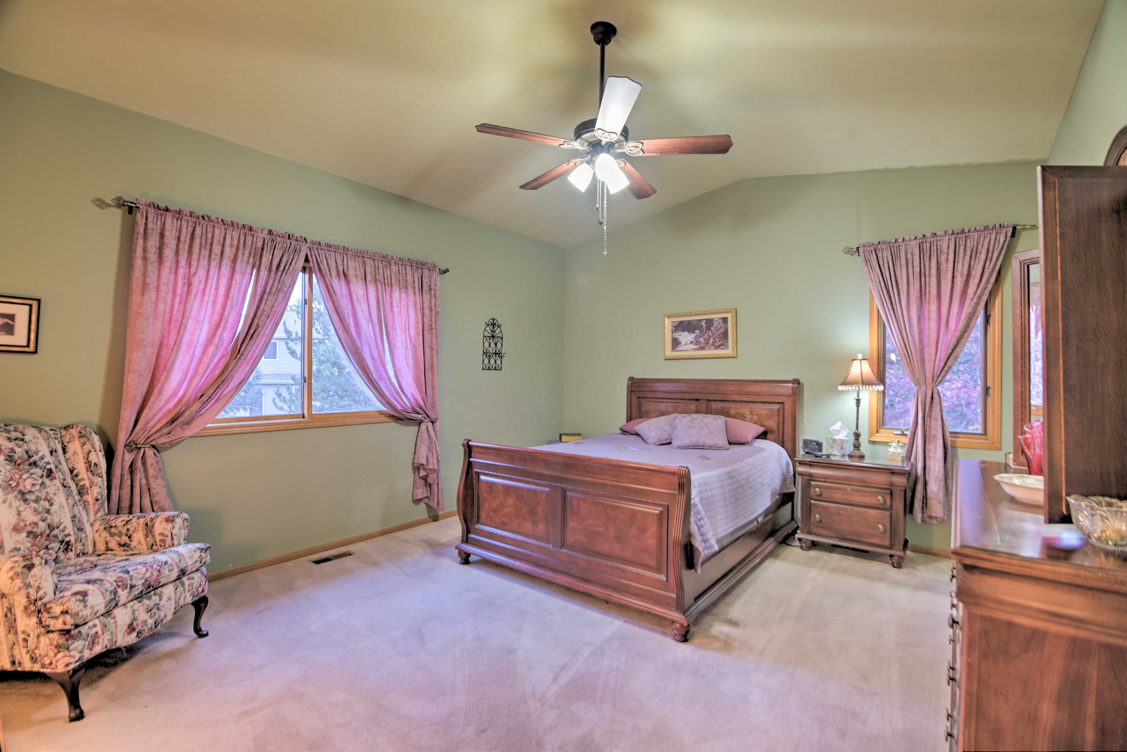 Bedroom 1 | Main Level | Queen Bed
