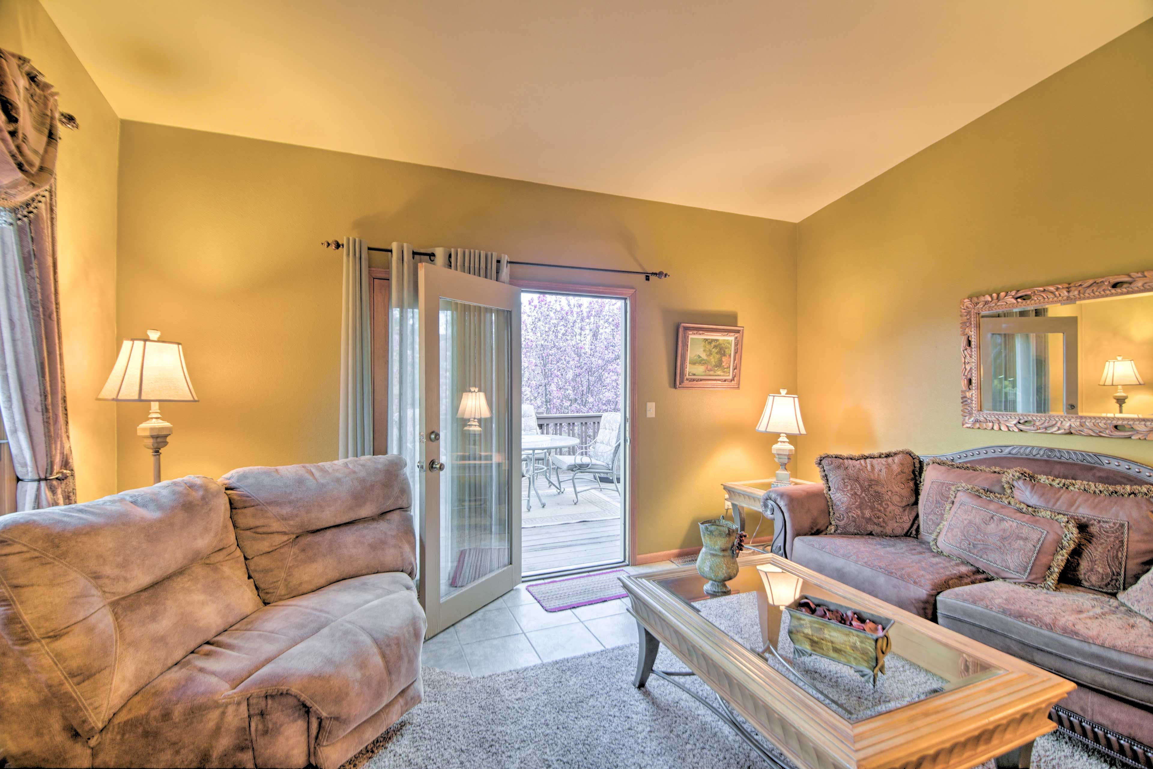 Living Room | Entrance to Deck