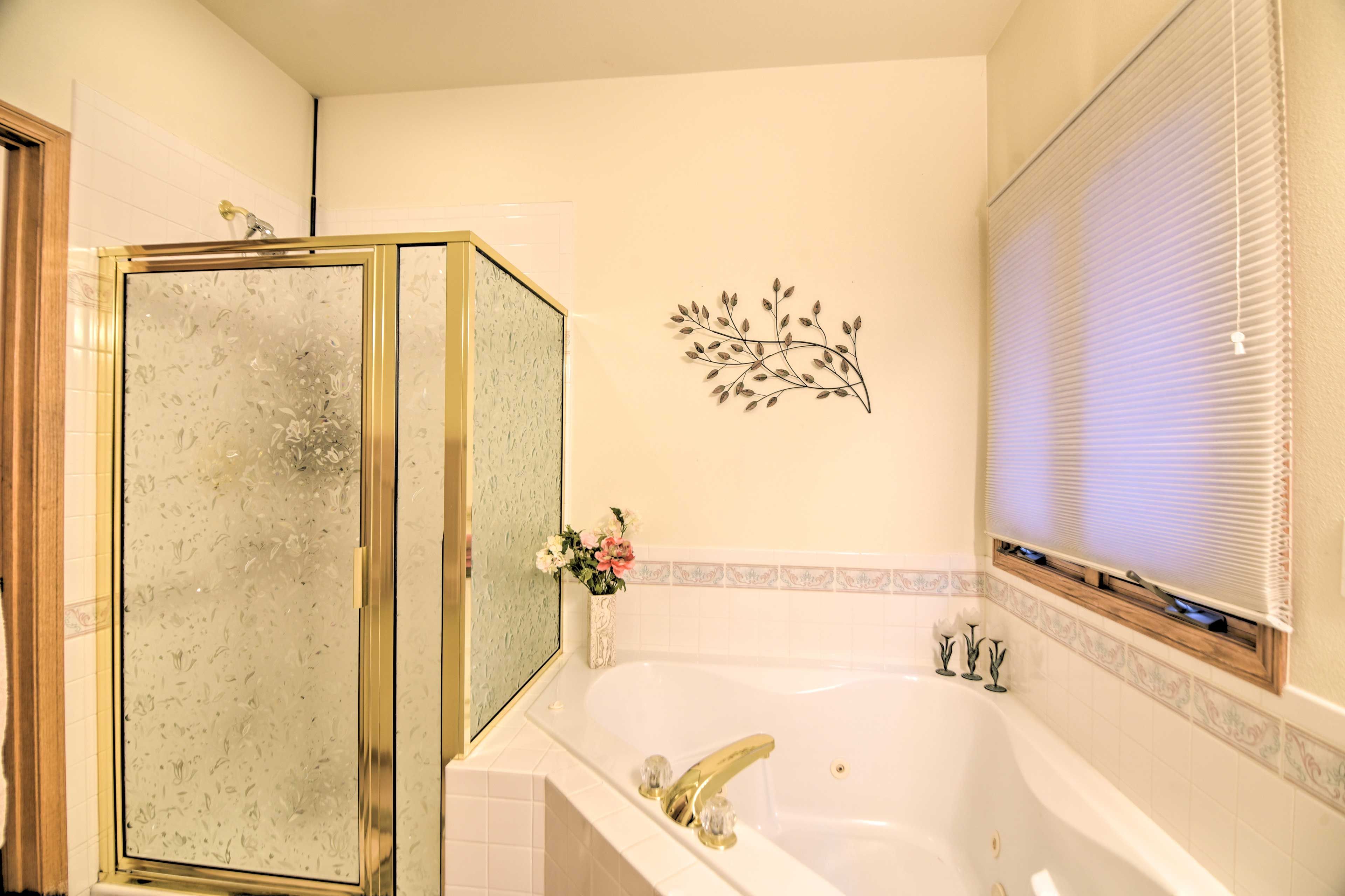 En-Suite Bathroom | Complimentary Toiletries