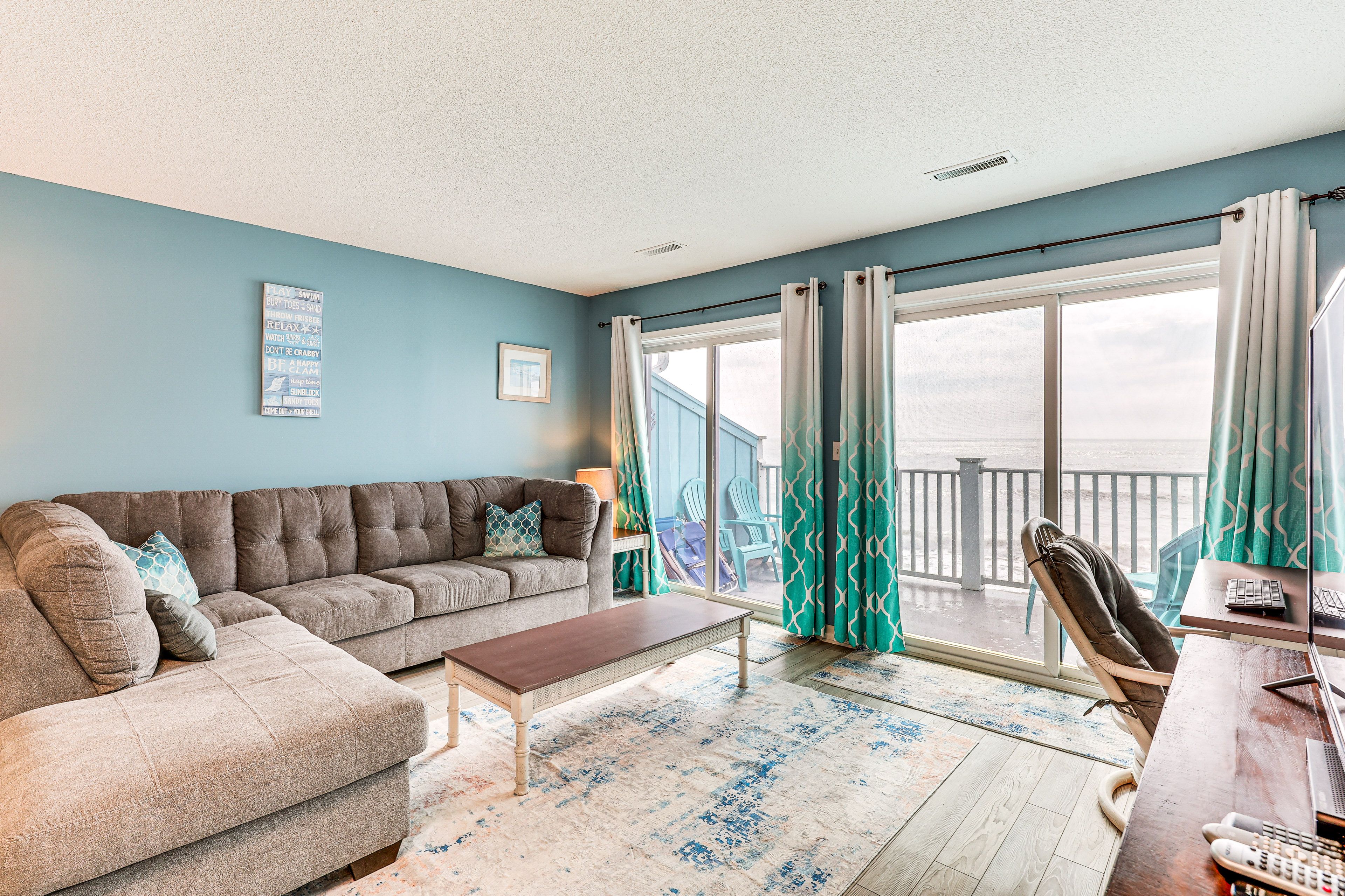 Living Room | Free WiFi | Sleeper Sofa
