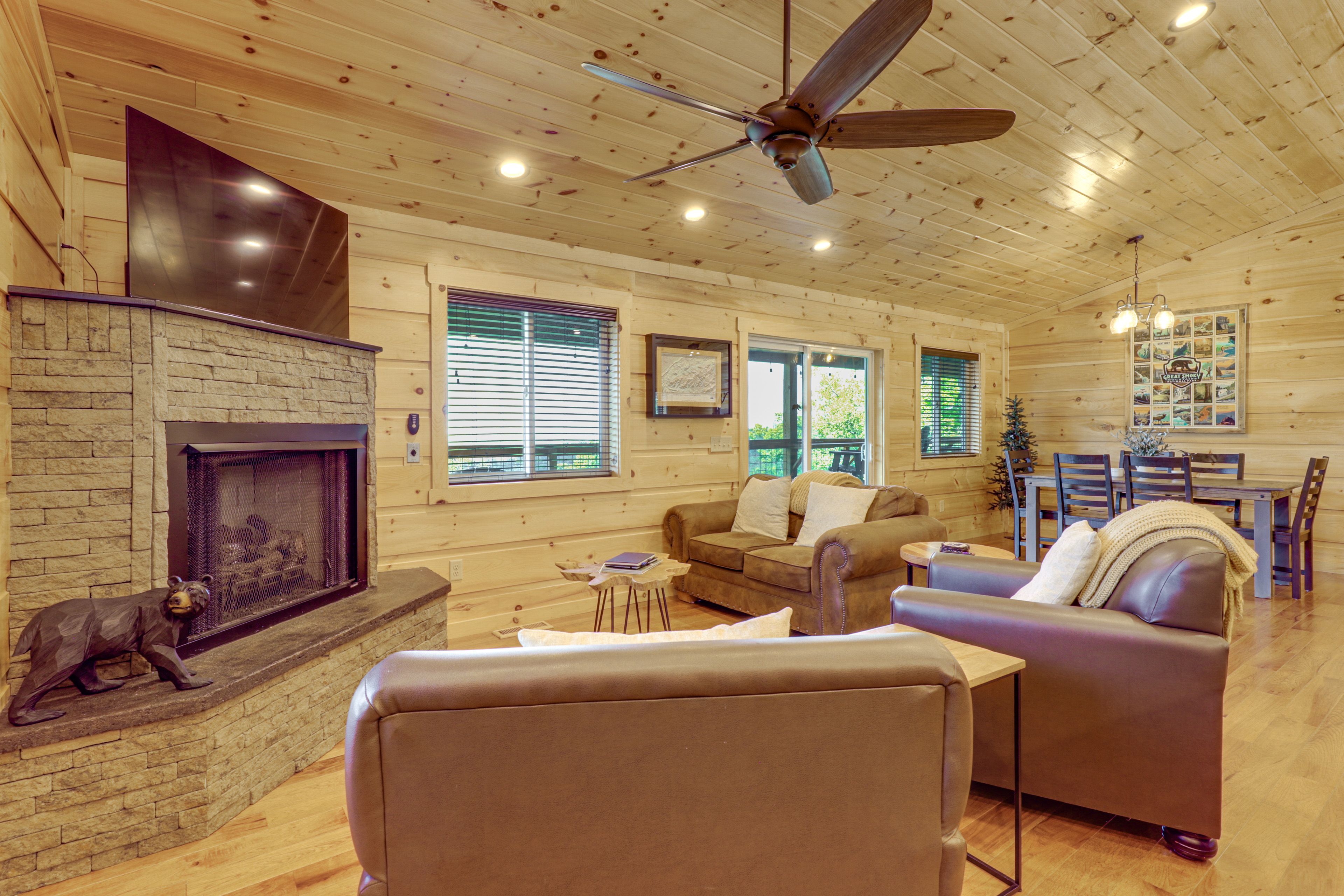 Living Room | Main Level | Central Heating & Air Conditioning | Smart TV