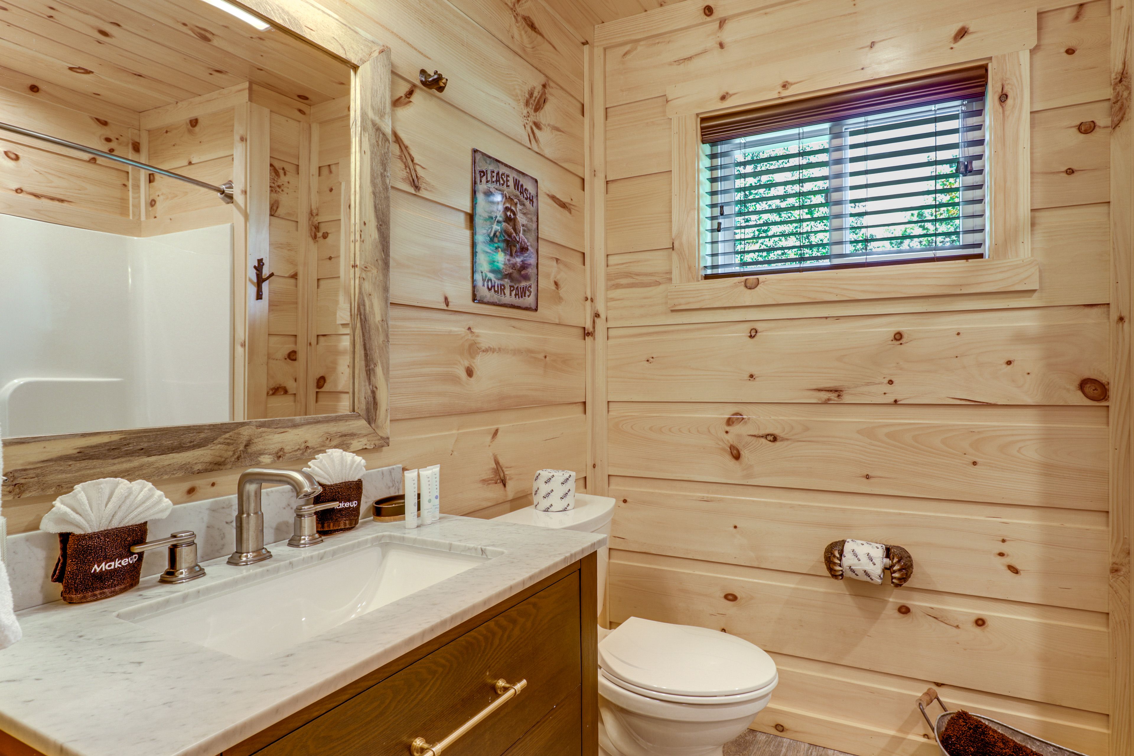 Full Bathroom | Basement Level | Shower/Tub Combo