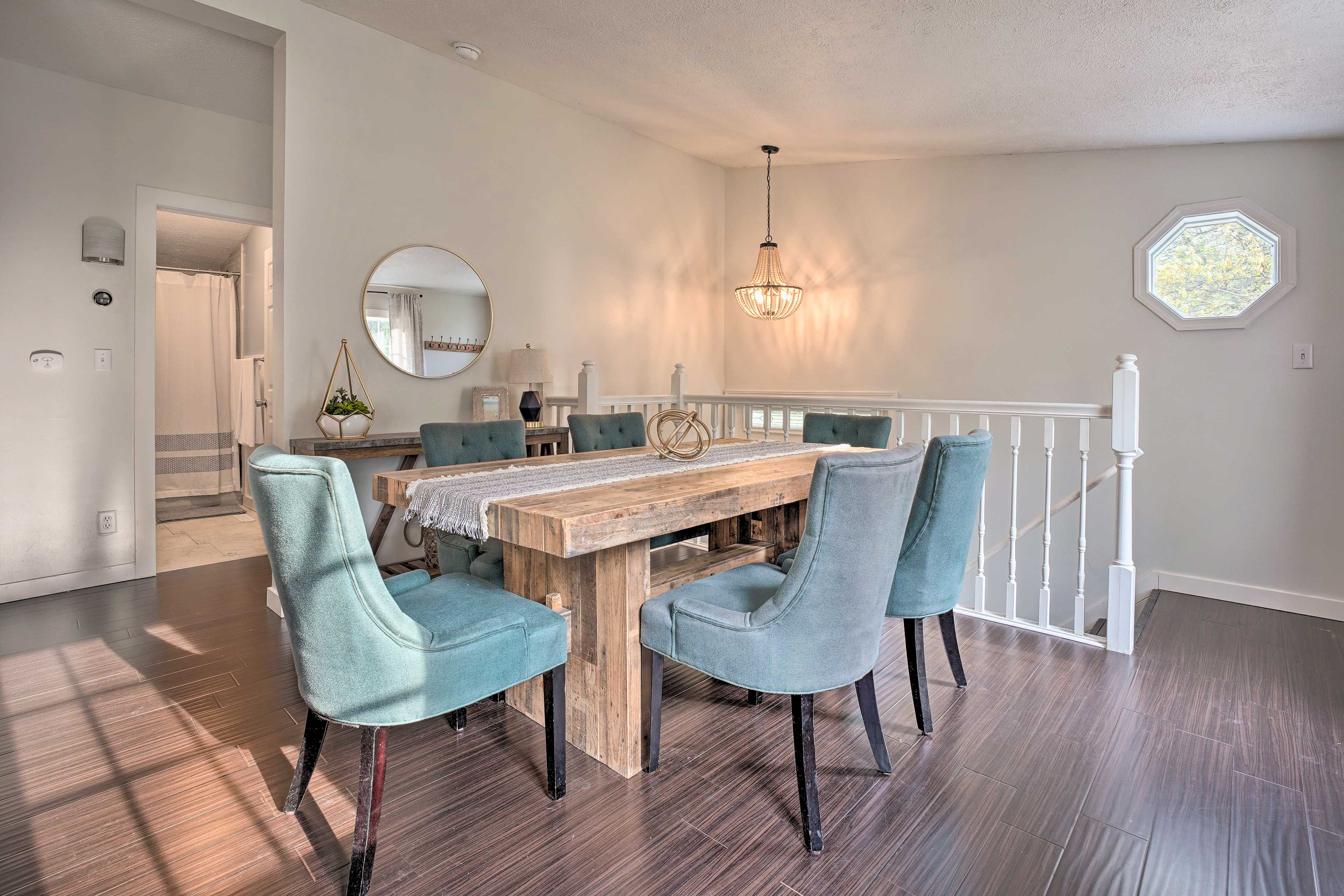 Dining Area | Main Level | Dishware/Flatware