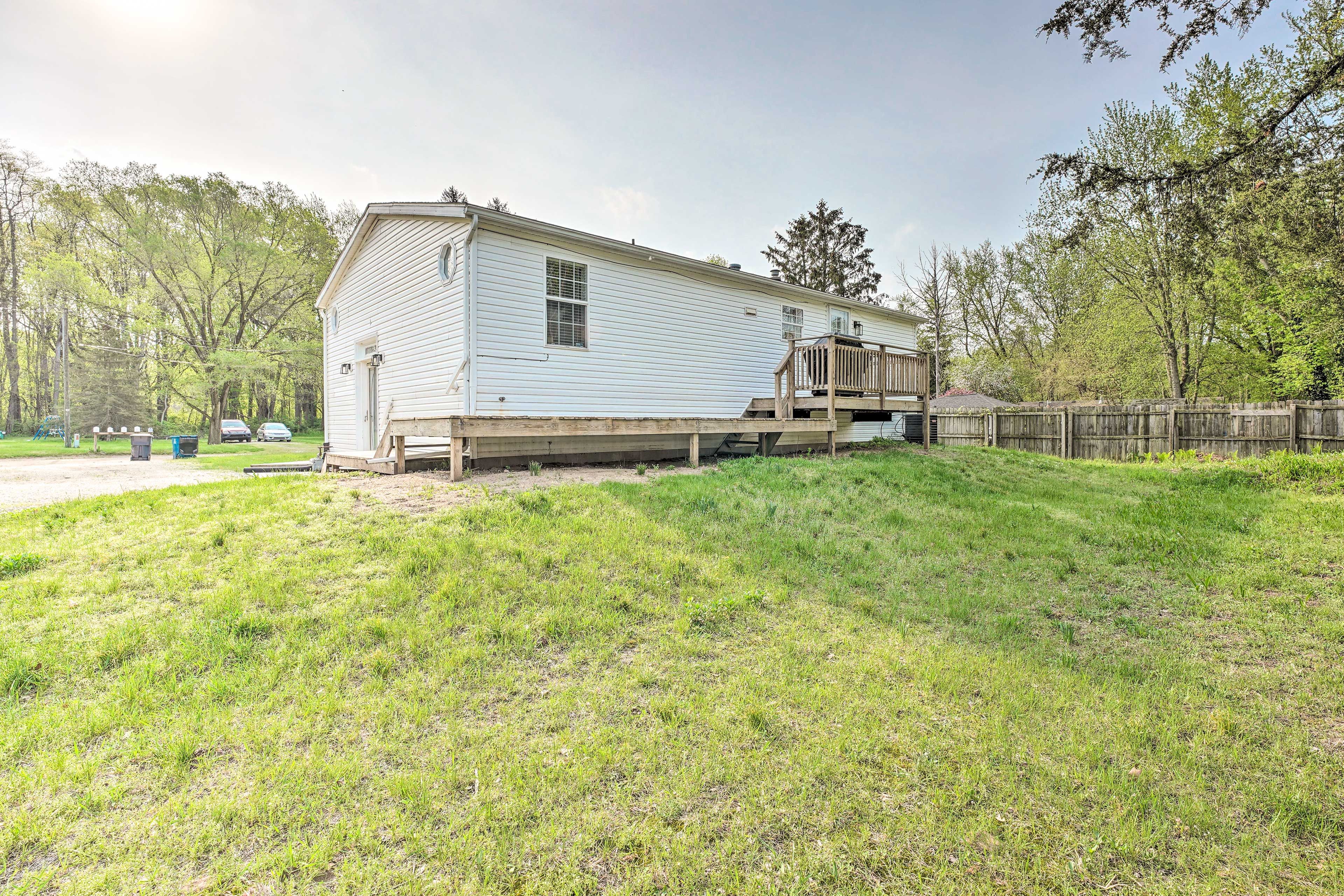 Backyard | Deck | Gas Grill | Fire Pit | Lake Michigan Beaches Nearby