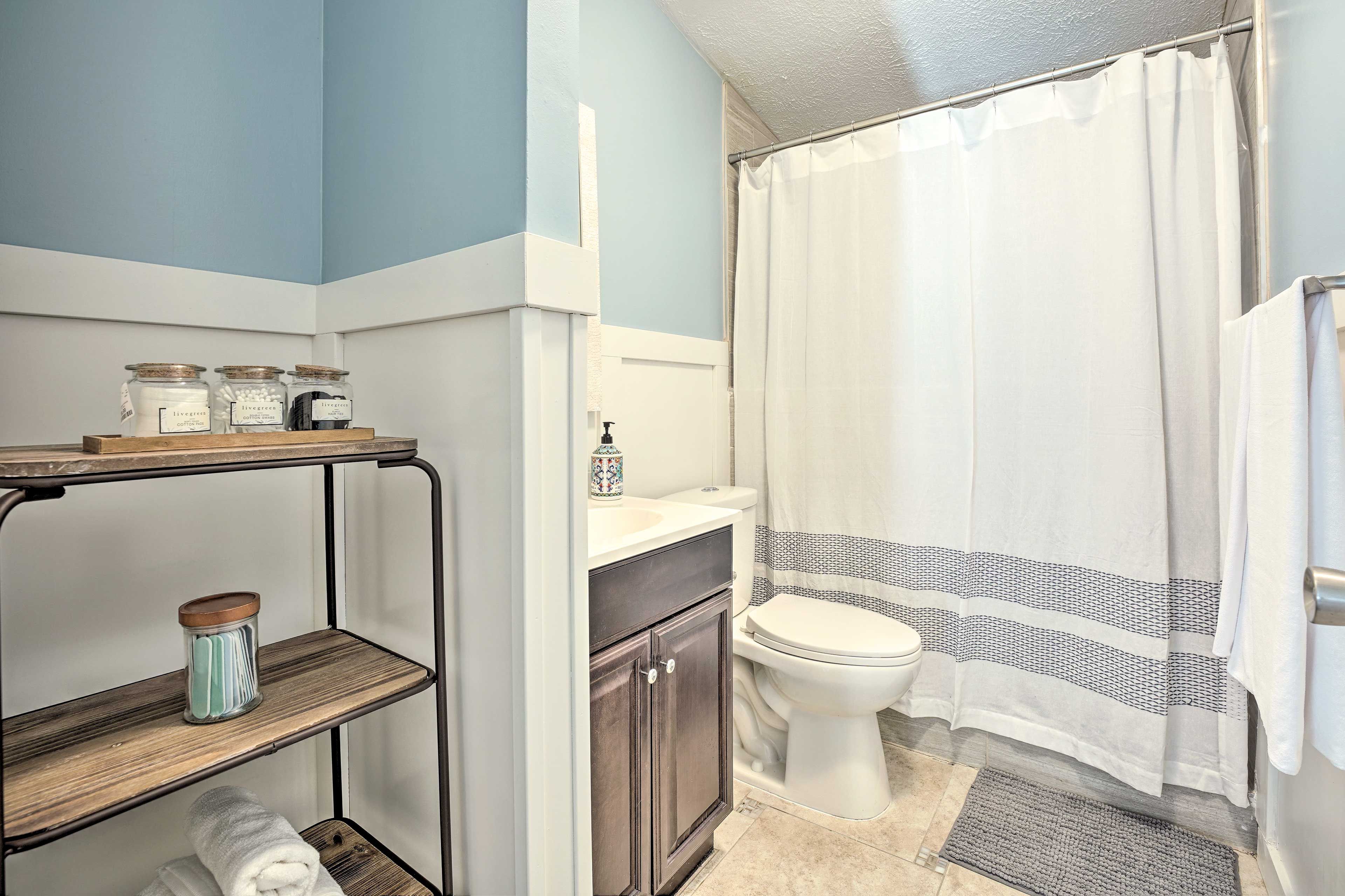Full Bathroom | Walk-In Shower | Complimentary Toiletries | Towels Provided