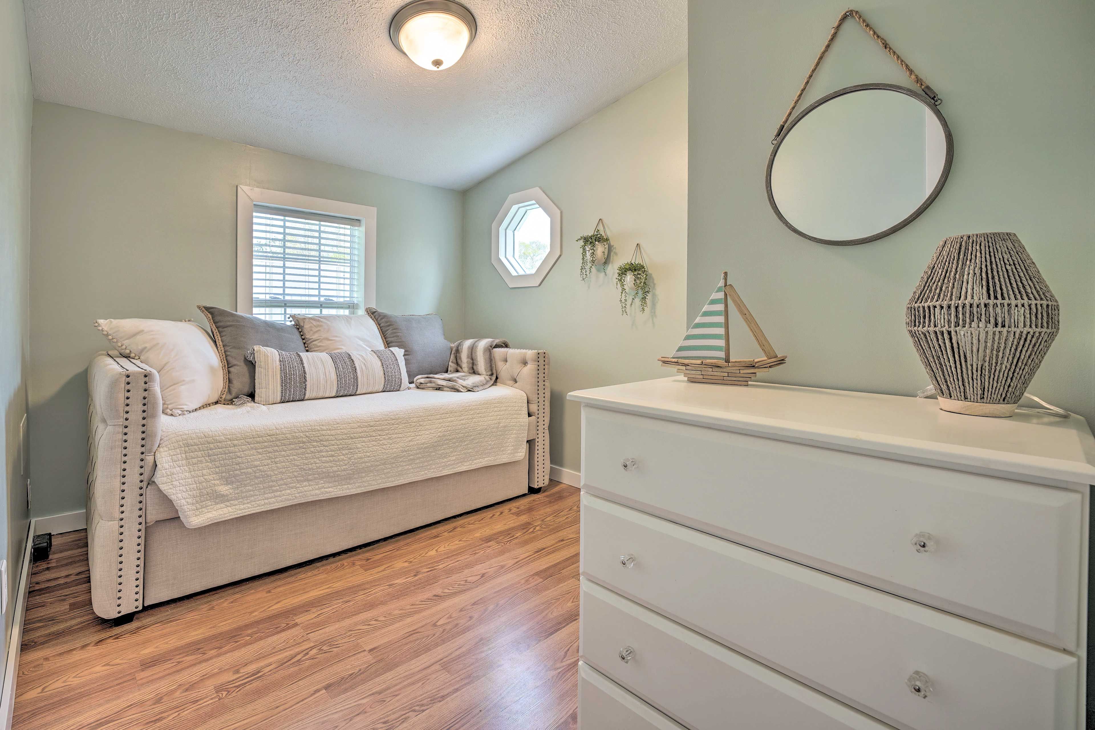 Bedroom 2 | Twin Daybed w/ Twin Trundle | Main Level