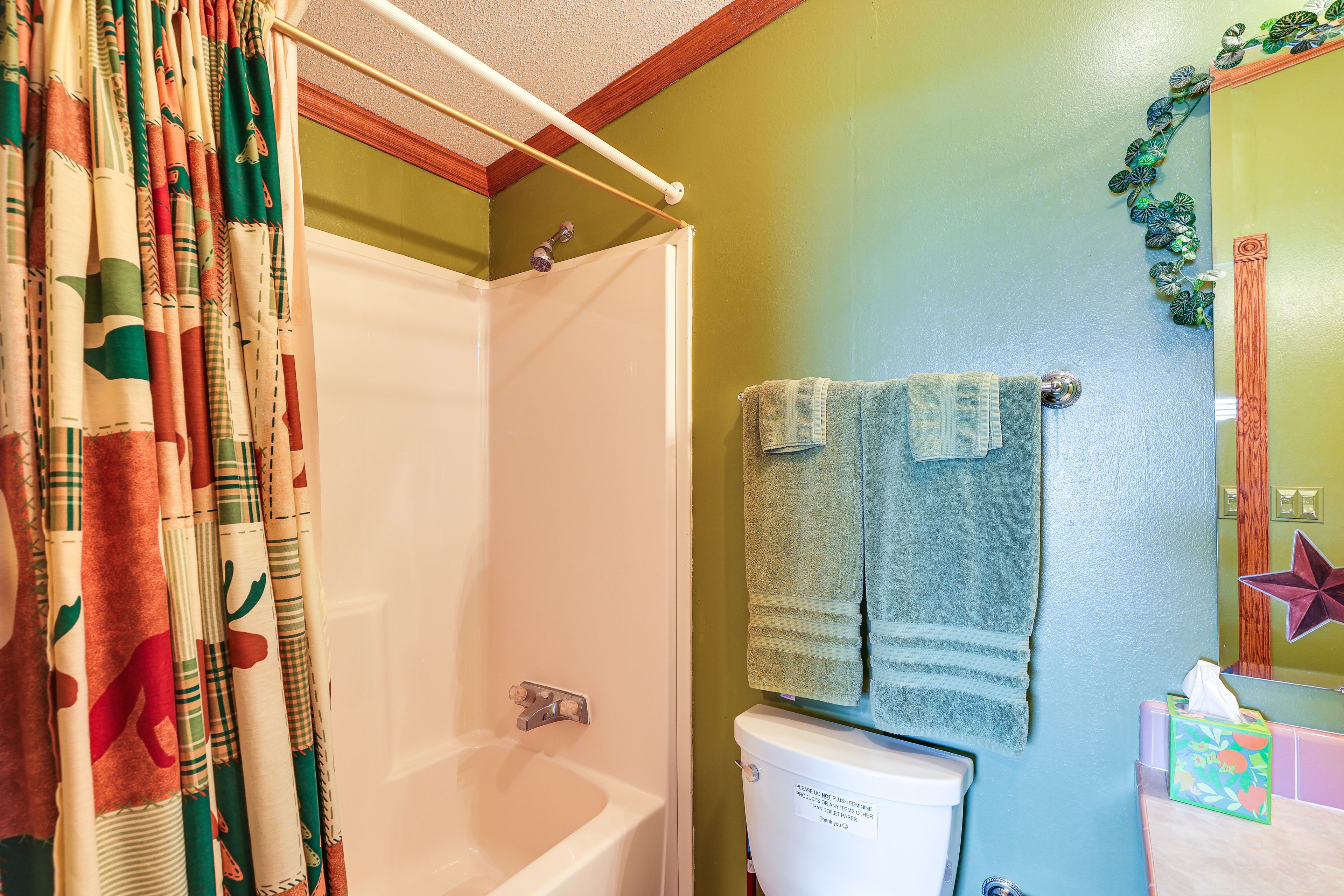 Full Bathroom | Towels Provided