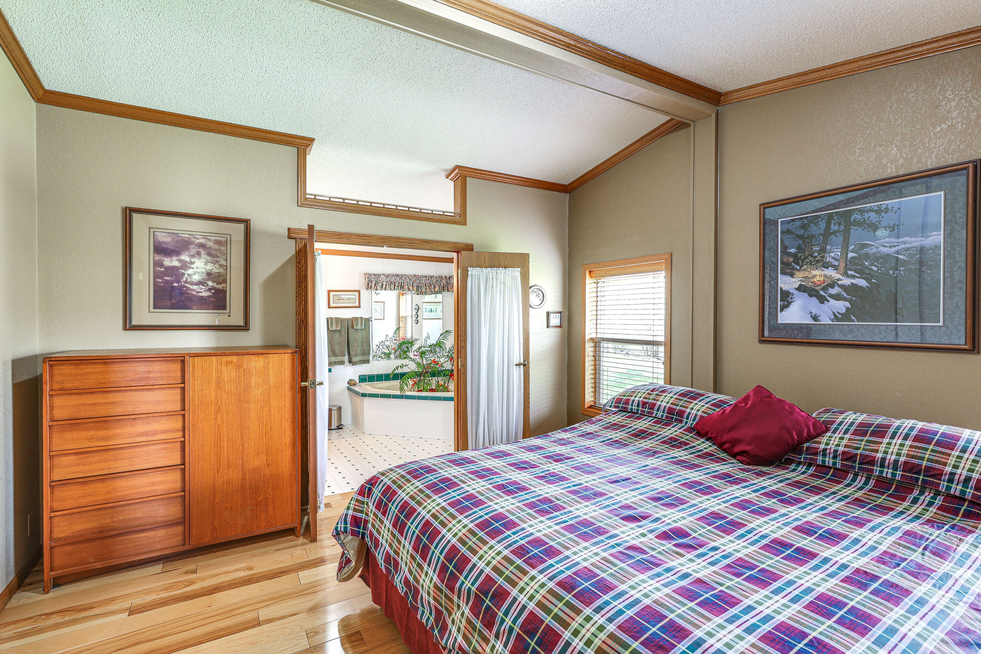 Bedroom 1 | King Bed | En-Suite Bathroom