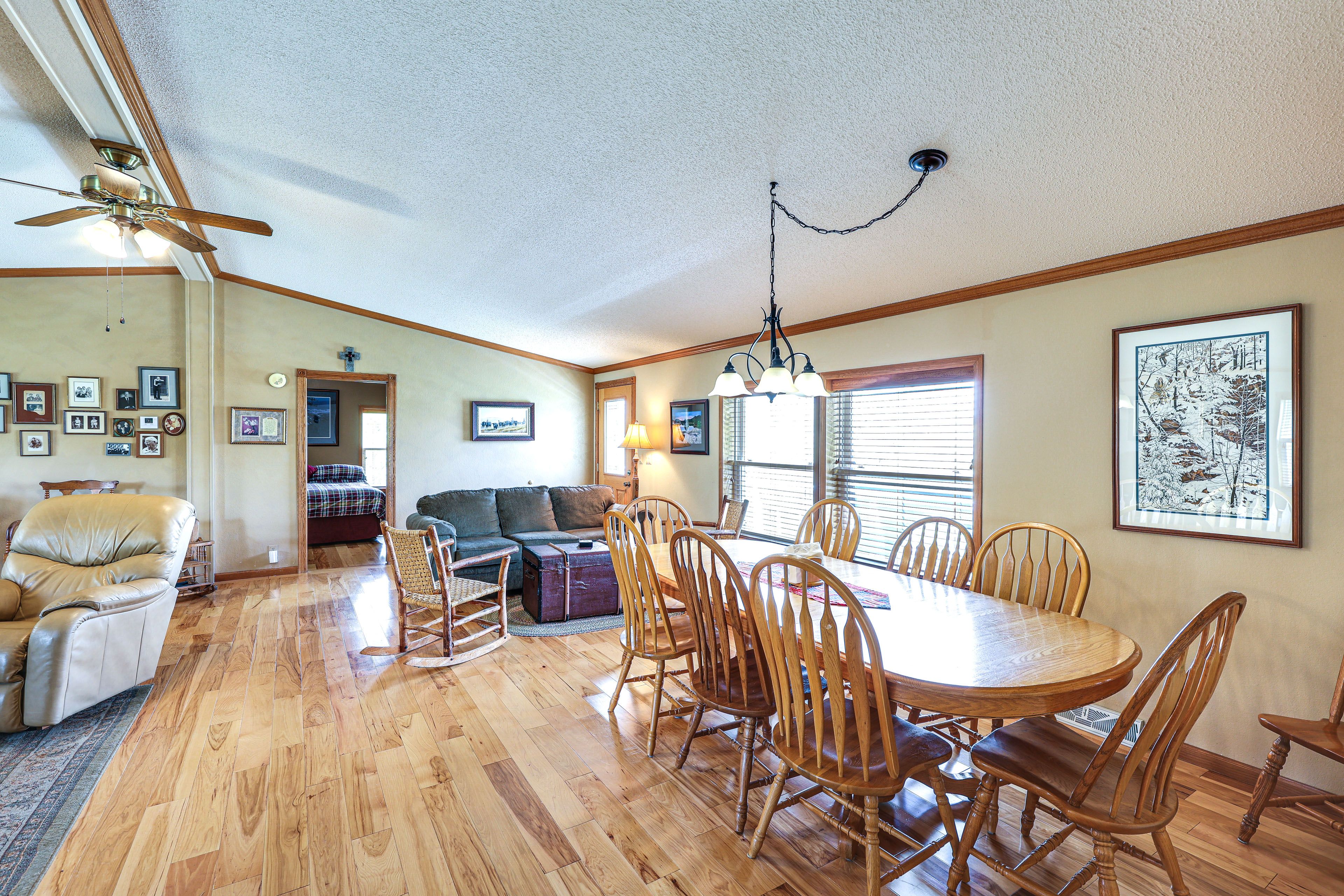 Dining Area | Dishware/Flatware Provided