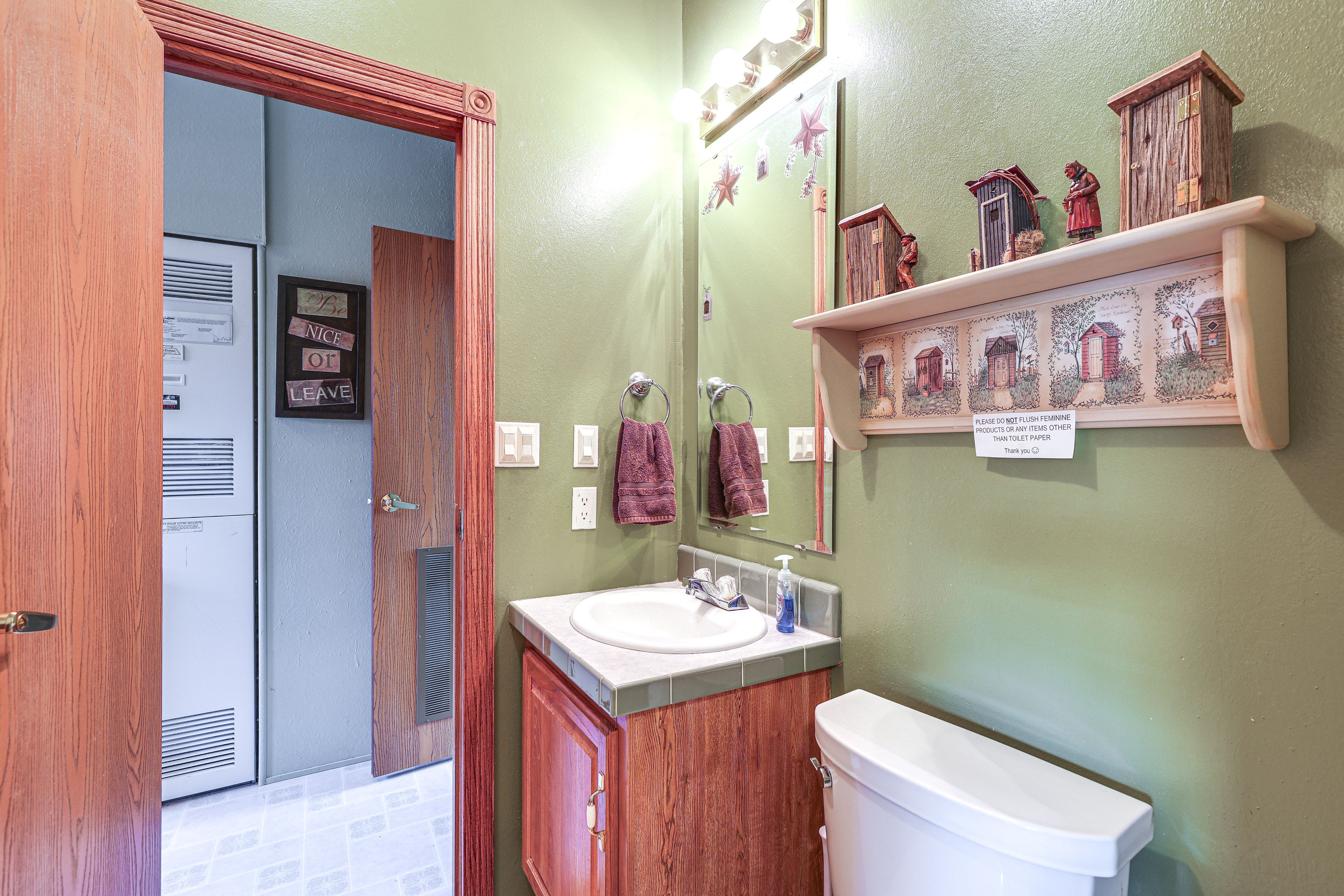 Full Bathroom | Bathtub/Shower | Complimentary Toiletries