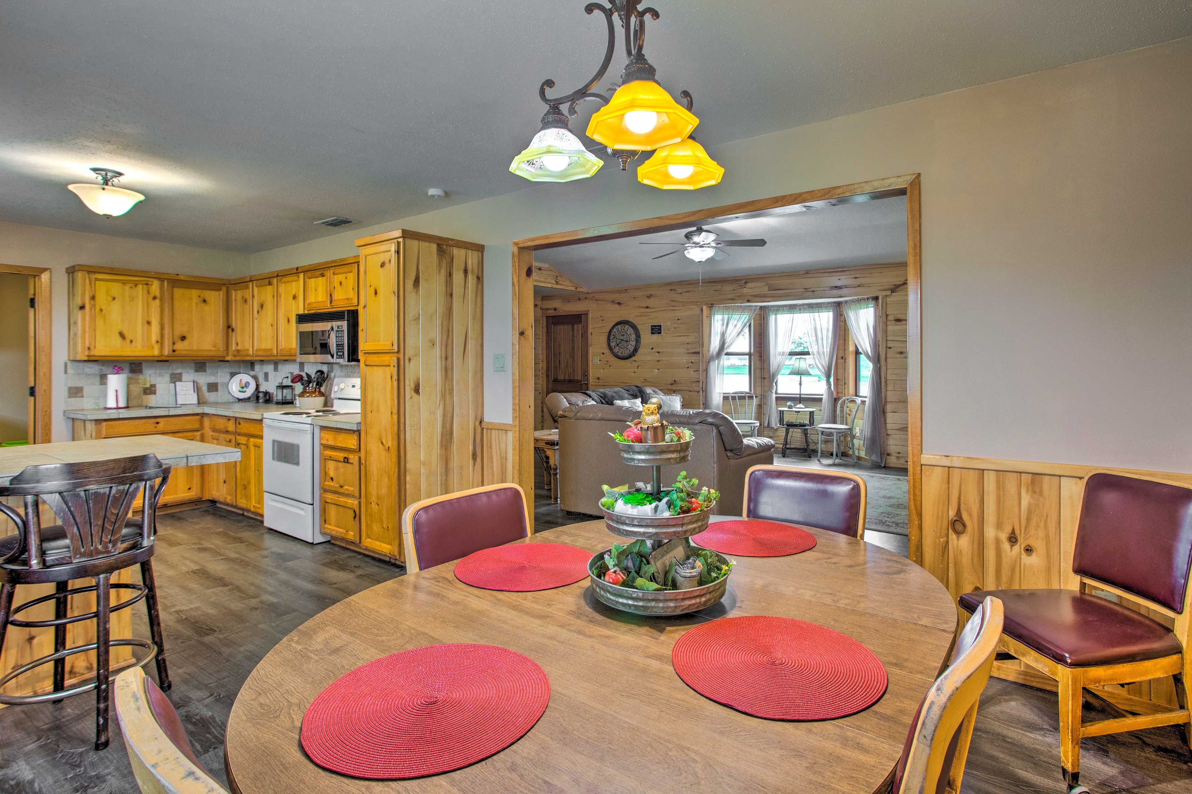 Dining Area | Kitchen