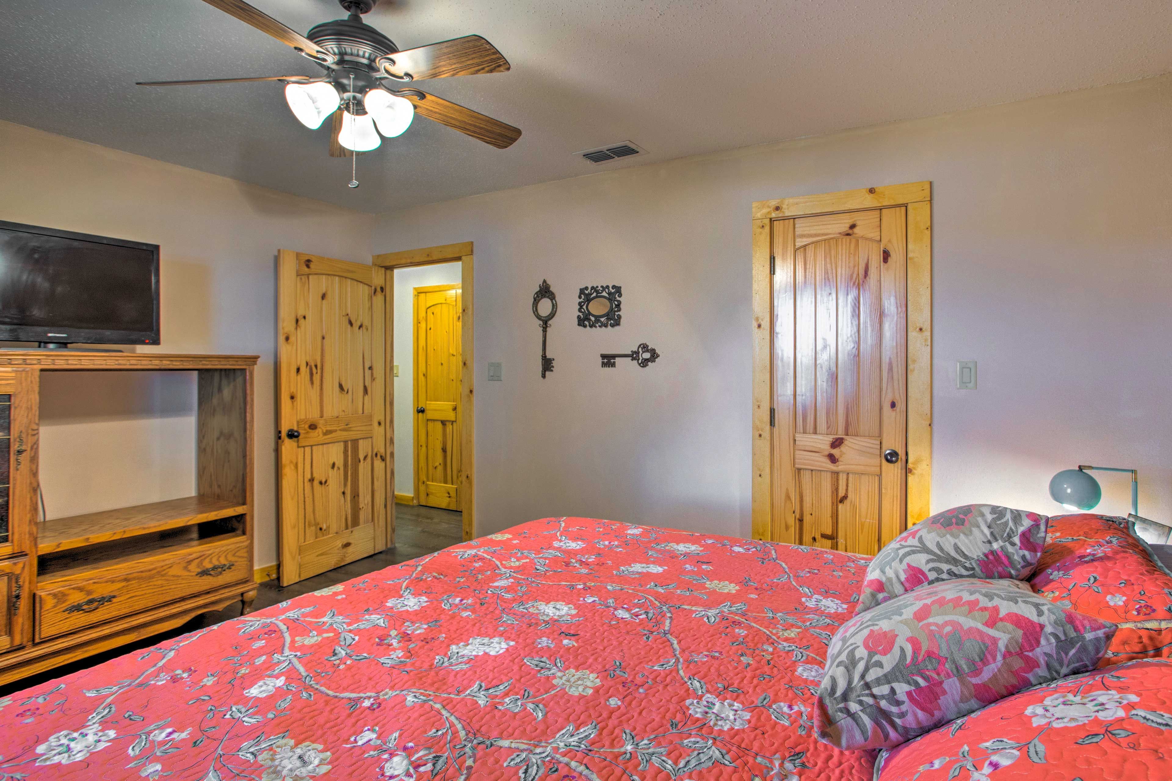 Bedroom 2 | Flat-Screen TV | DVD Player