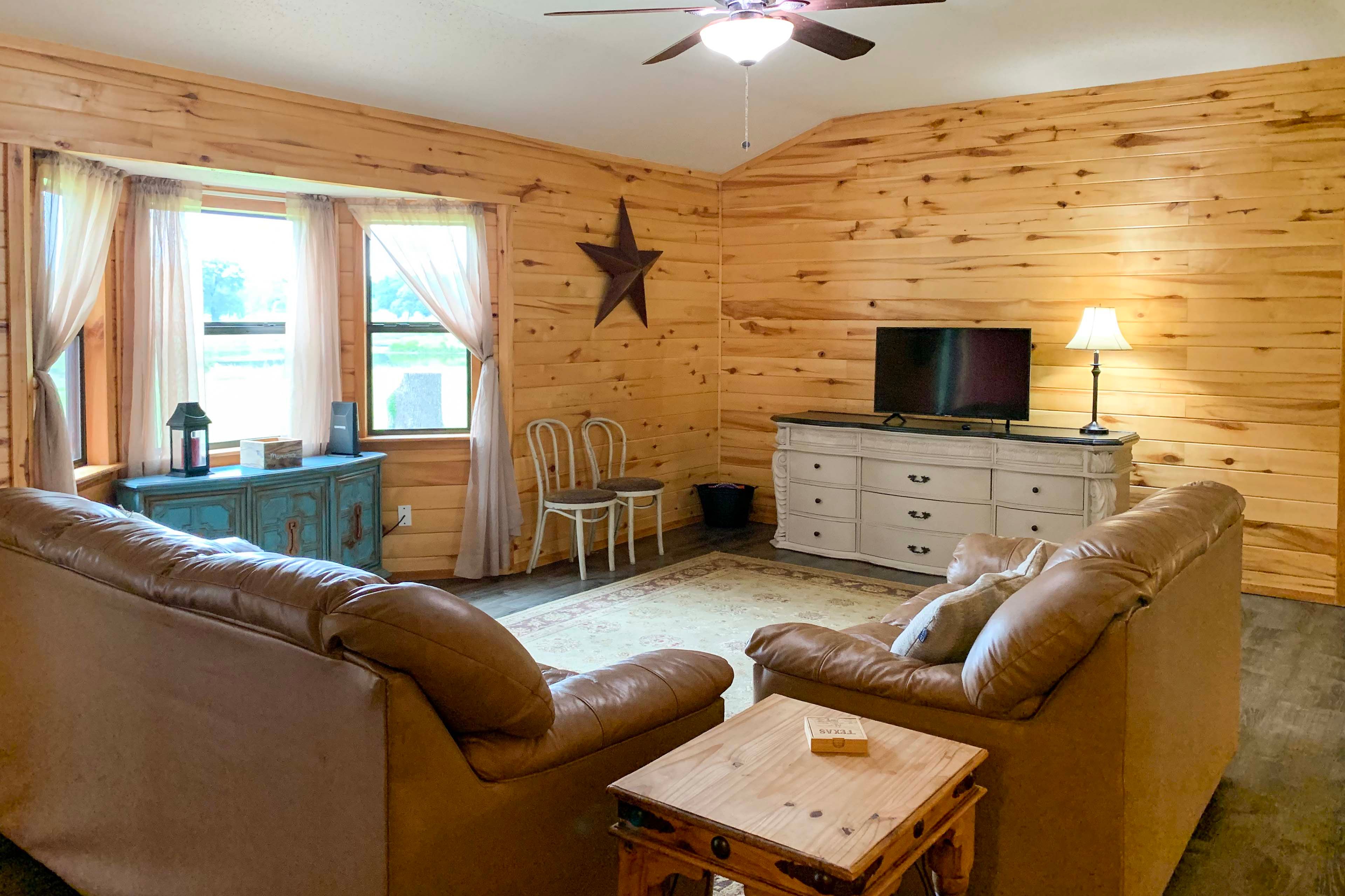 Emory Vacation Rental | 3BR | 2BA | Access Only By Stairs | 1,800 Sq Ft